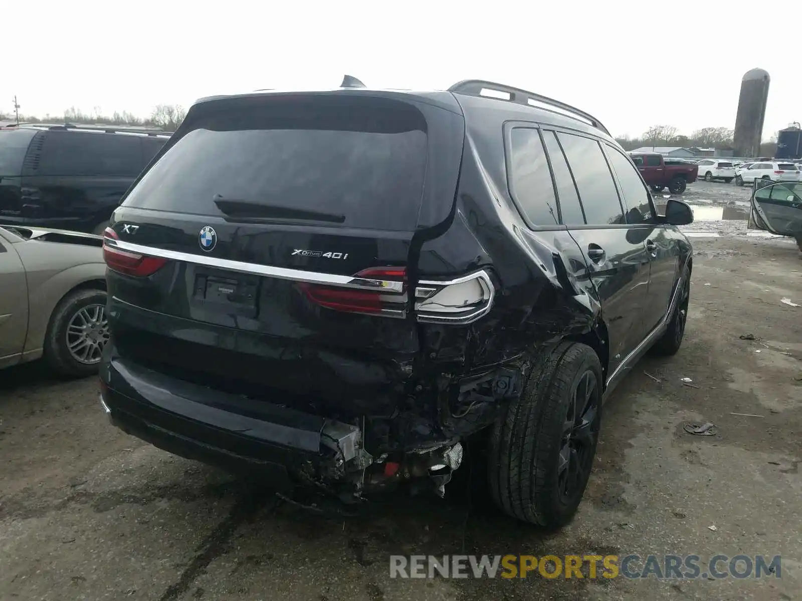 4 Photograph of a damaged car 5UXCW2C01L9C09896 BMW X7 2020