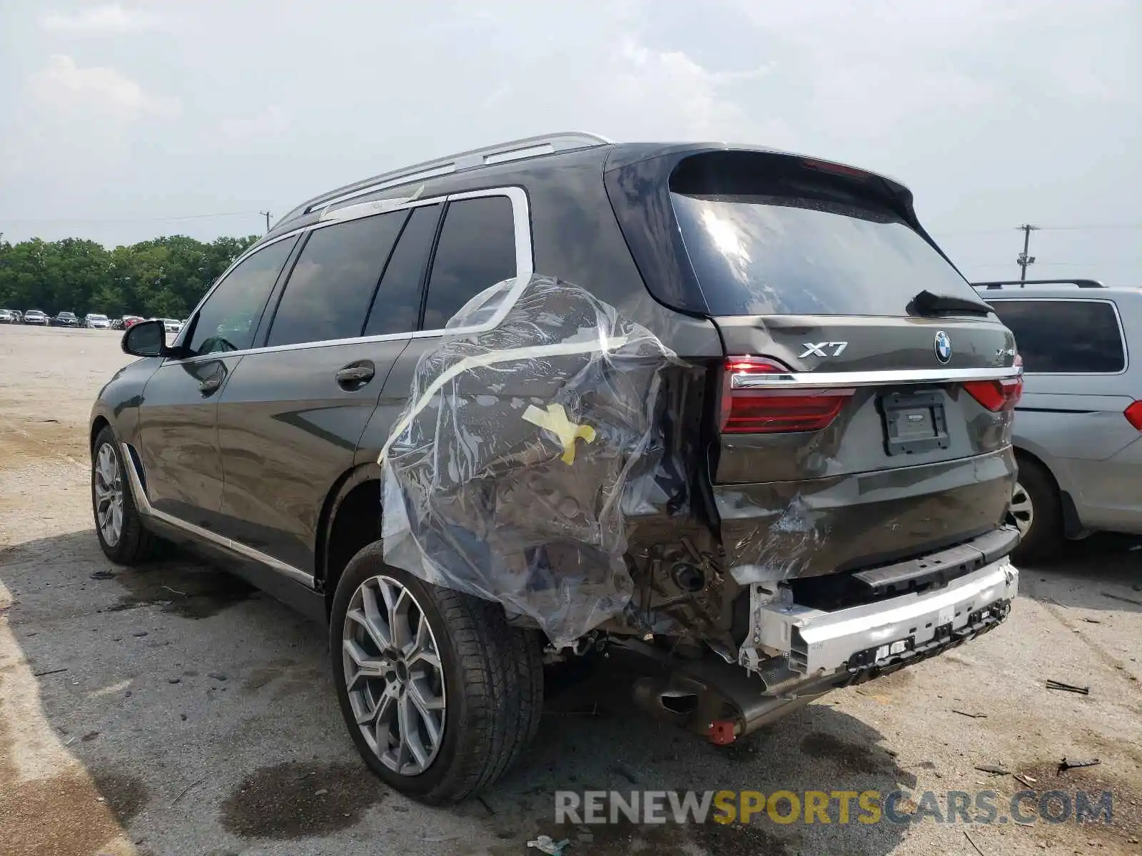 3 Photograph of a damaged car 5UXCW2C01L9C15777 BMW X7 2020