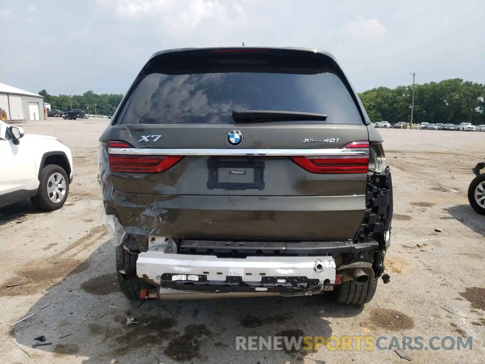 9 Photograph of a damaged car 5UXCW2C01L9C15777 BMW X7 2020