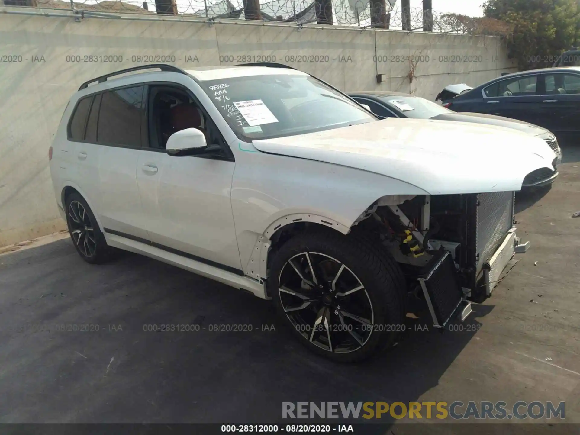 1 Photograph of a damaged car 5UXCW2C01L9C57897 BMW X7 2020