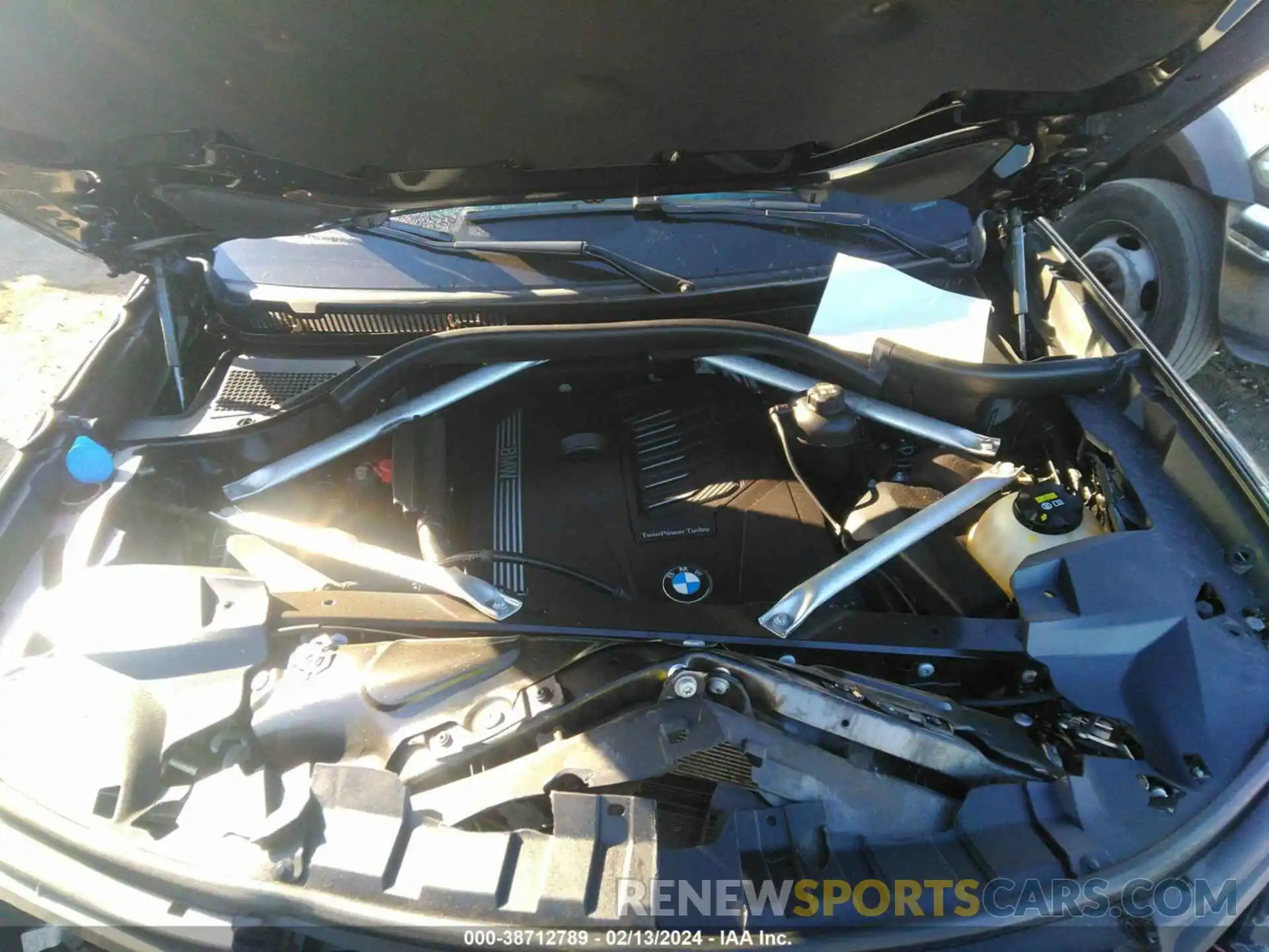 10 Photograph of a damaged car 5UXCW2C01L9C64039 BMW X7 2020