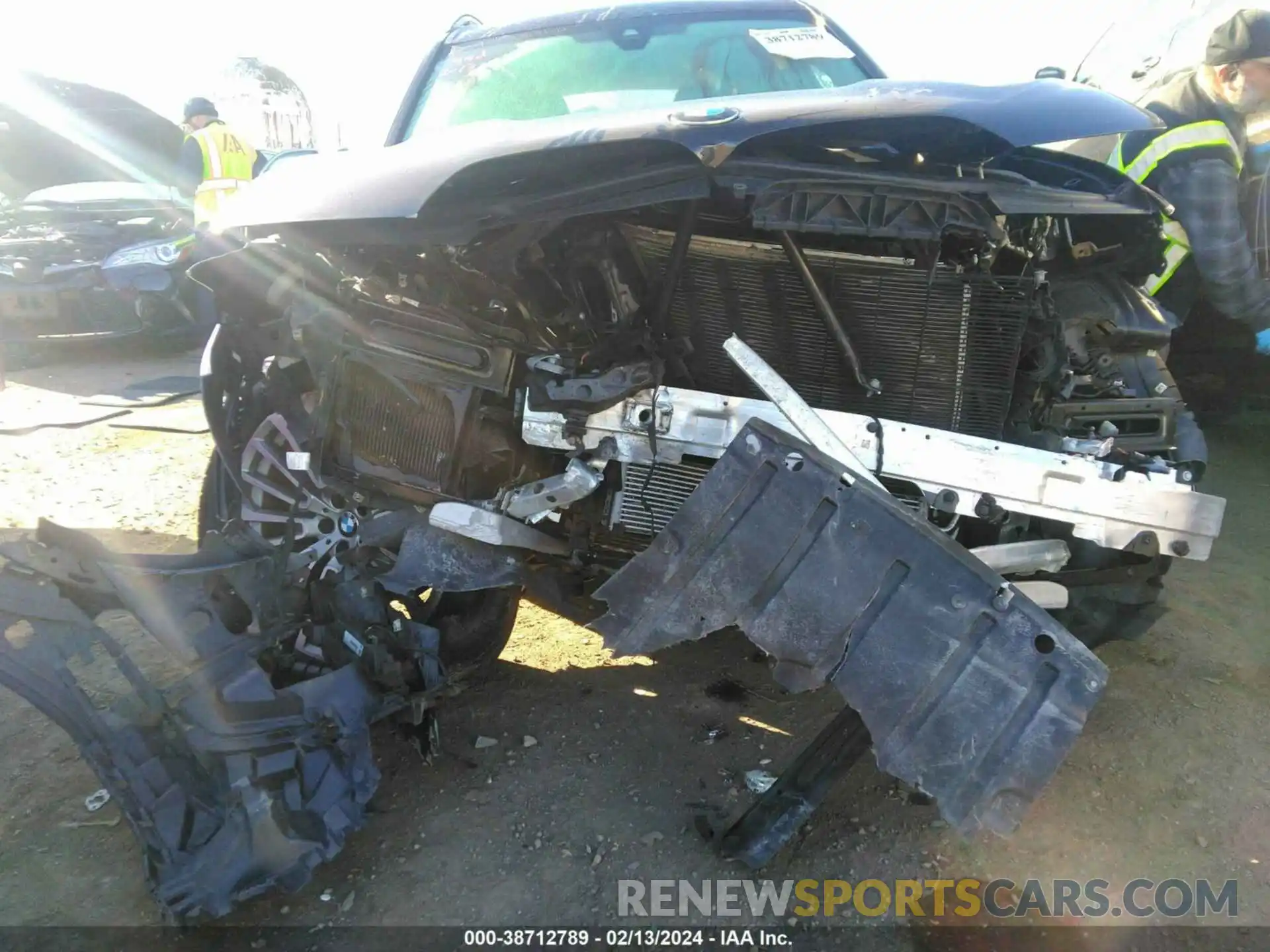 6 Photograph of a damaged car 5UXCW2C01L9C64039 BMW X7 2020