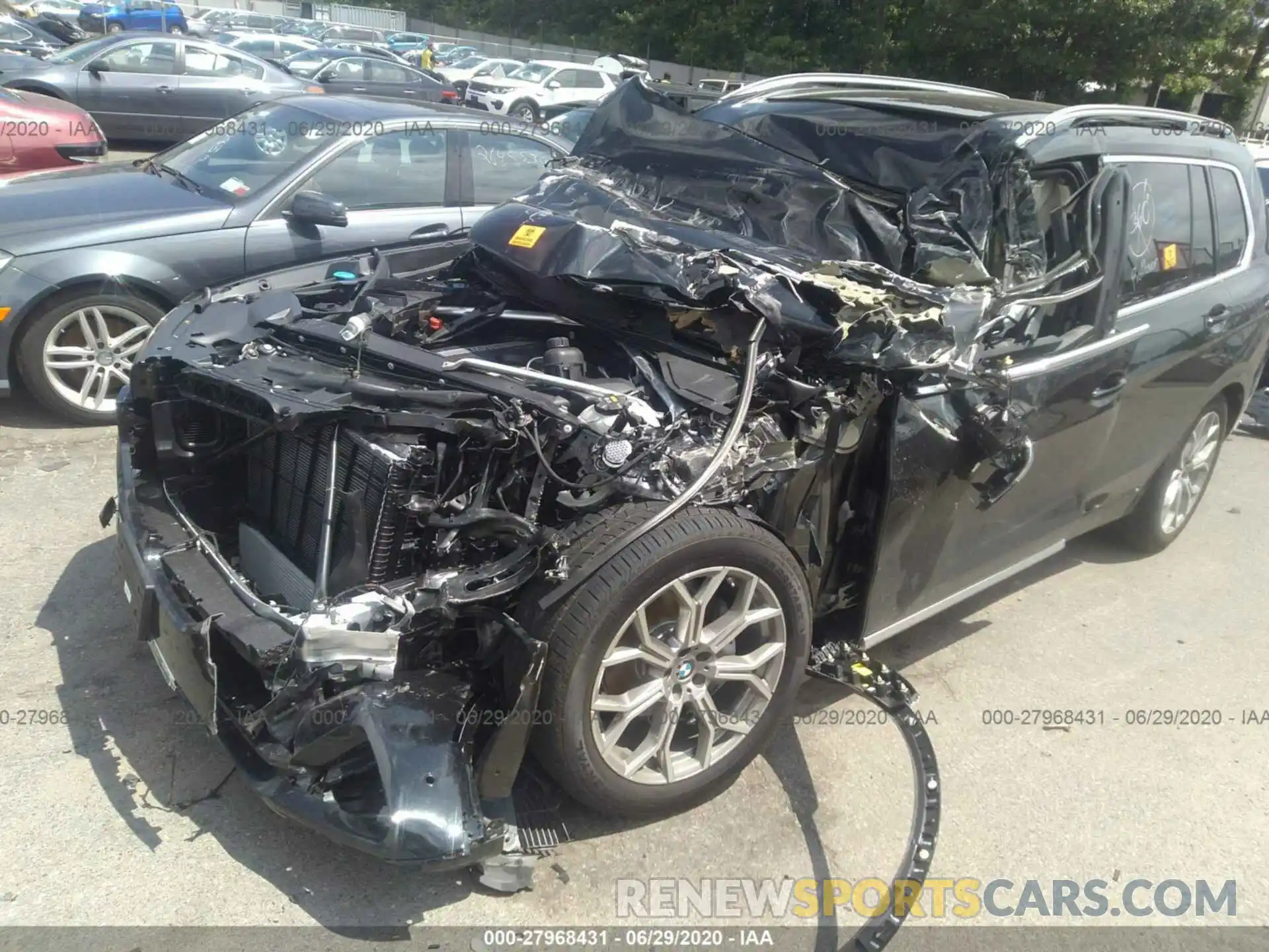 6 Photograph of a damaged car 5UXCW2C02L9A02837 BMW X7 2020