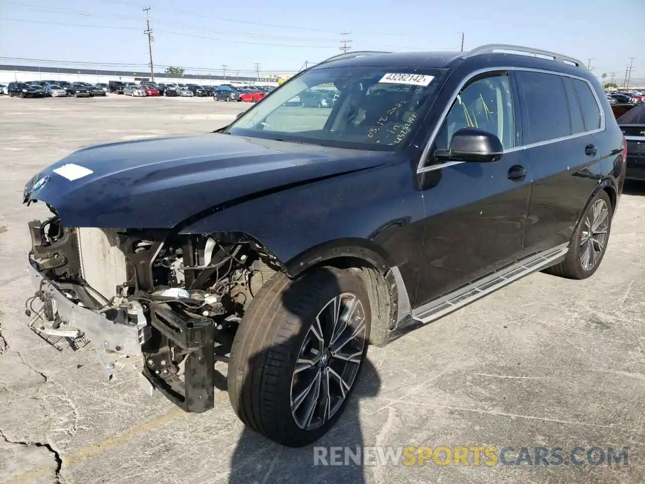 2 Photograph of a damaged car 5UXCW2C02L9B36568 BMW X7 2020