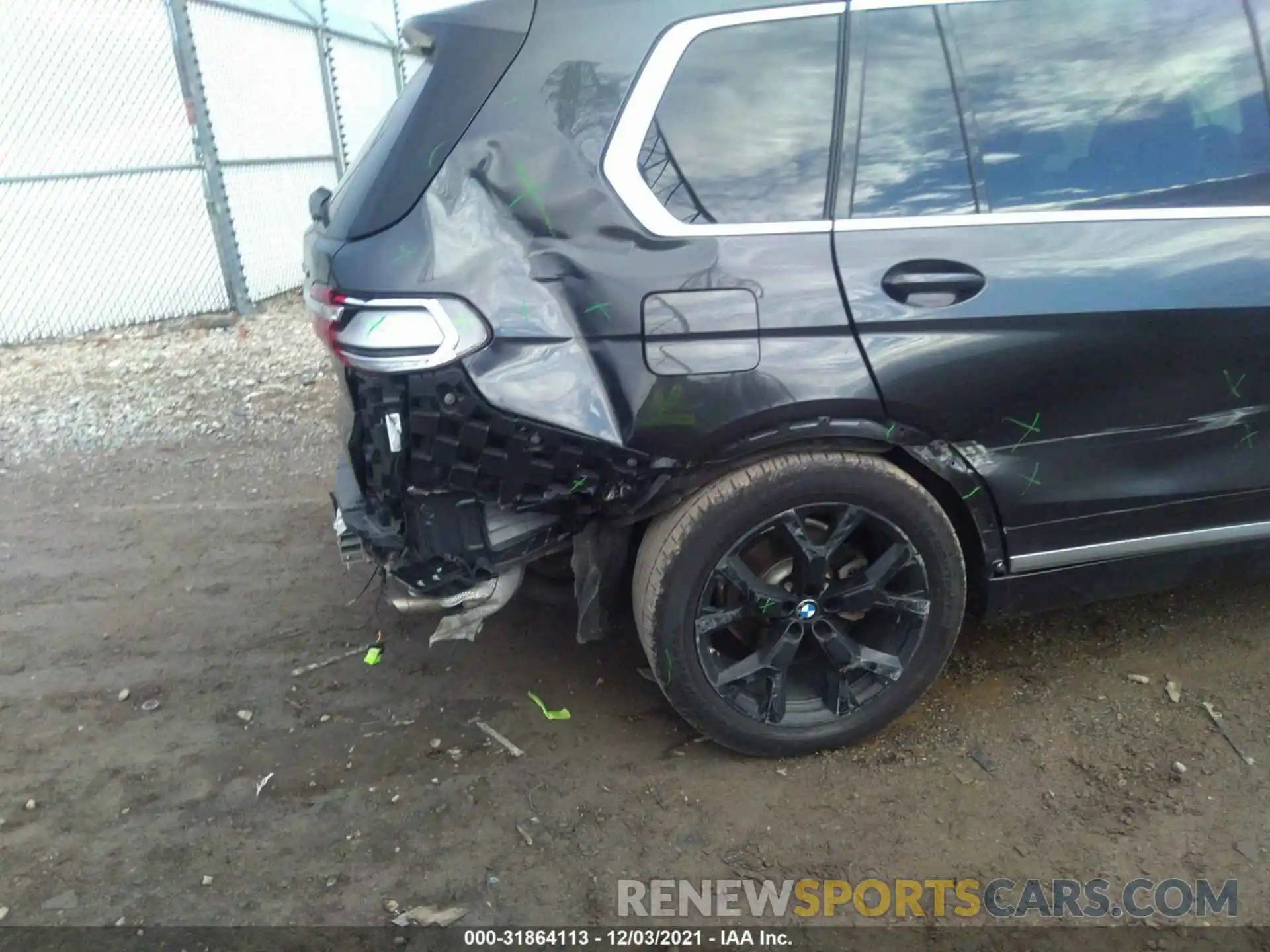 6 Photograph of a damaged car 5UXCW2C02L9B64838 BMW X7 2020