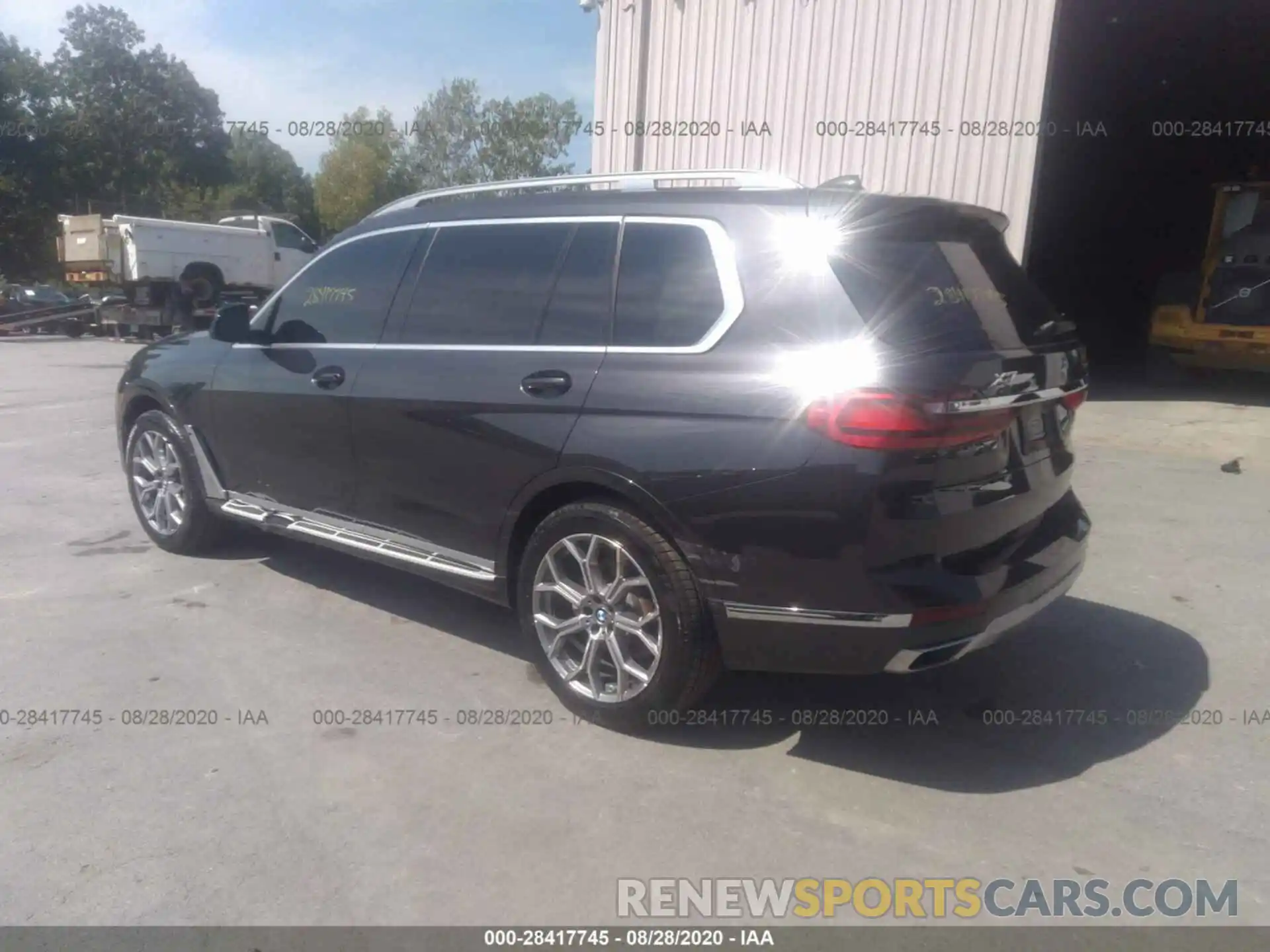 3 Photograph of a damaged car 5UXCW2C02L9B88895 BMW X7 2020