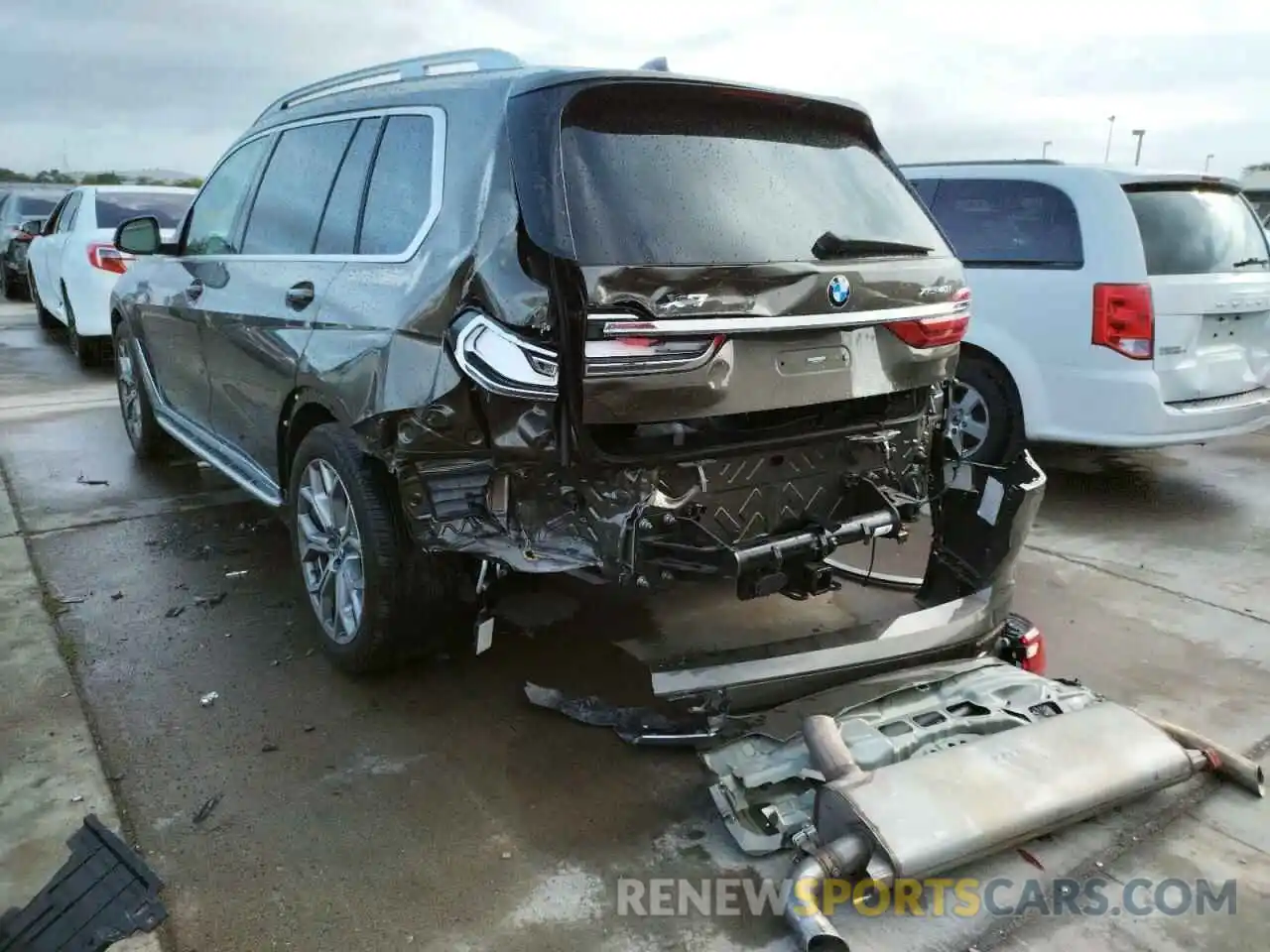 3 Photograph of a damaged car 5UXCW2C02L9C27677 BMW X7 2020