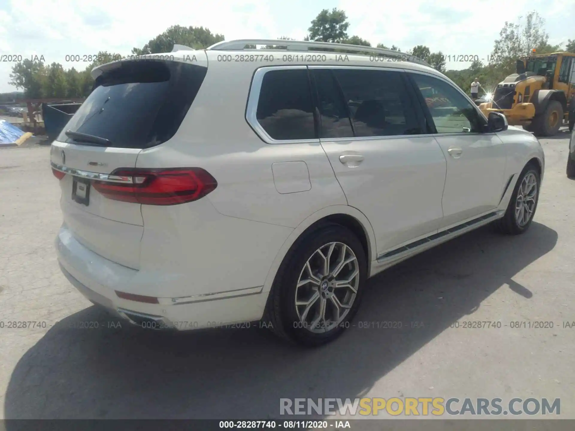 4 Photograph of a damaged car 5UXCW2C03L9B00520 BMW X7 2020