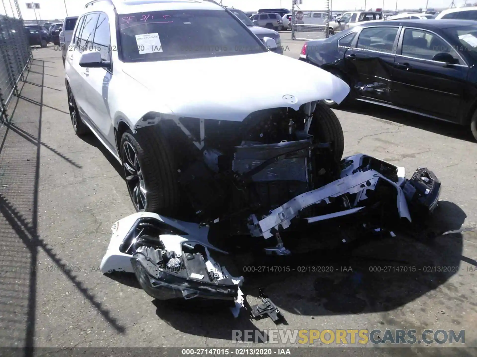 6 Photograph of a damaged car 5UXCW2C03L9B63407 BMW X7 2020