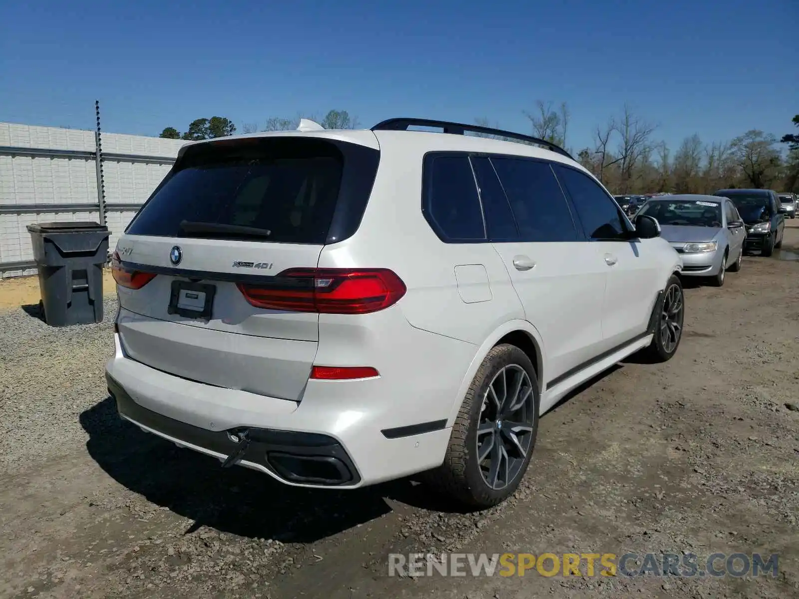 4 Photograph of a damaged car 5UXCW2C03L9B75072 BMW X7 2020