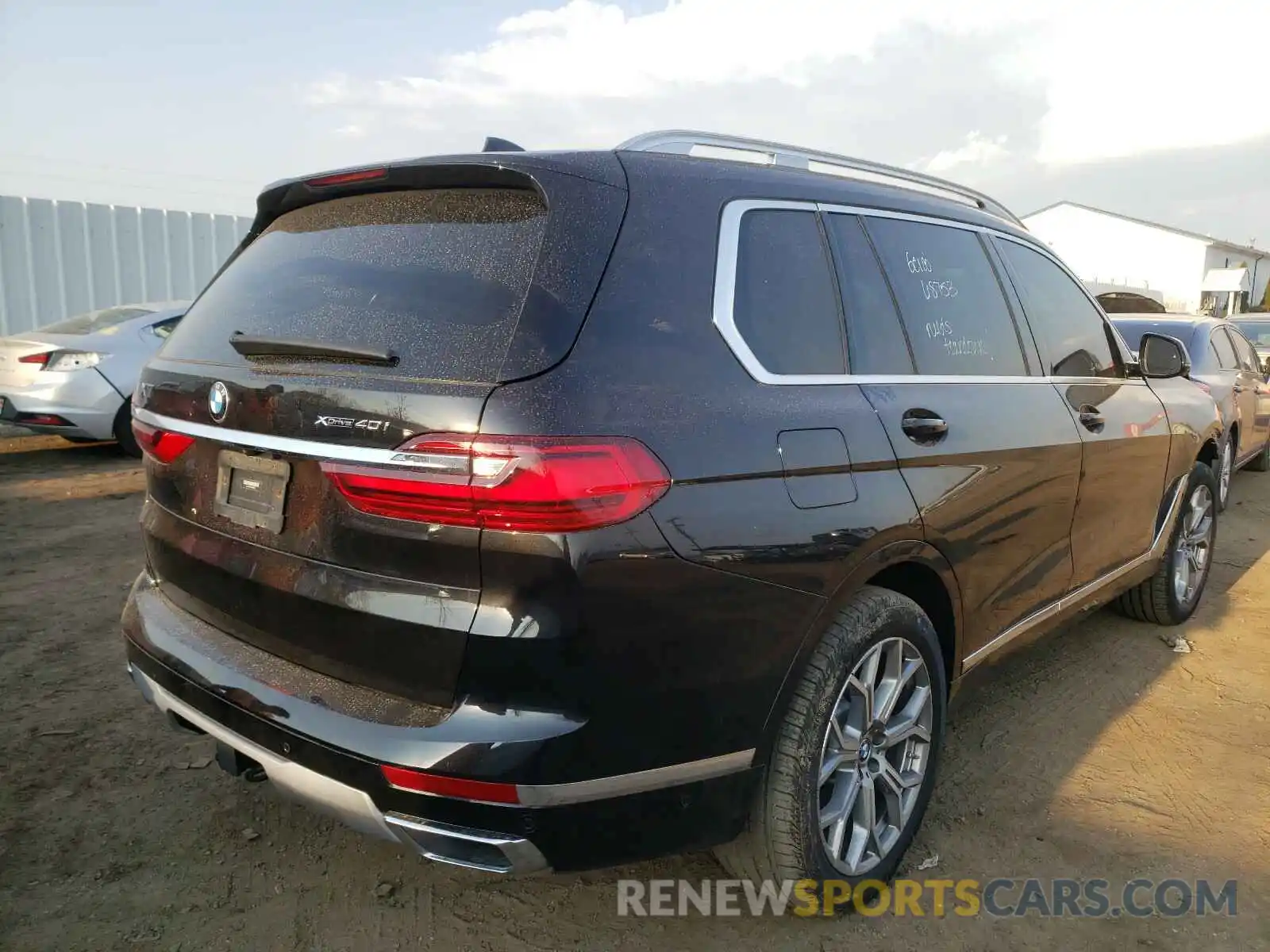 4 Photograph of a damaged car 5UXCW2C03L9C25873 BMW X7 2020