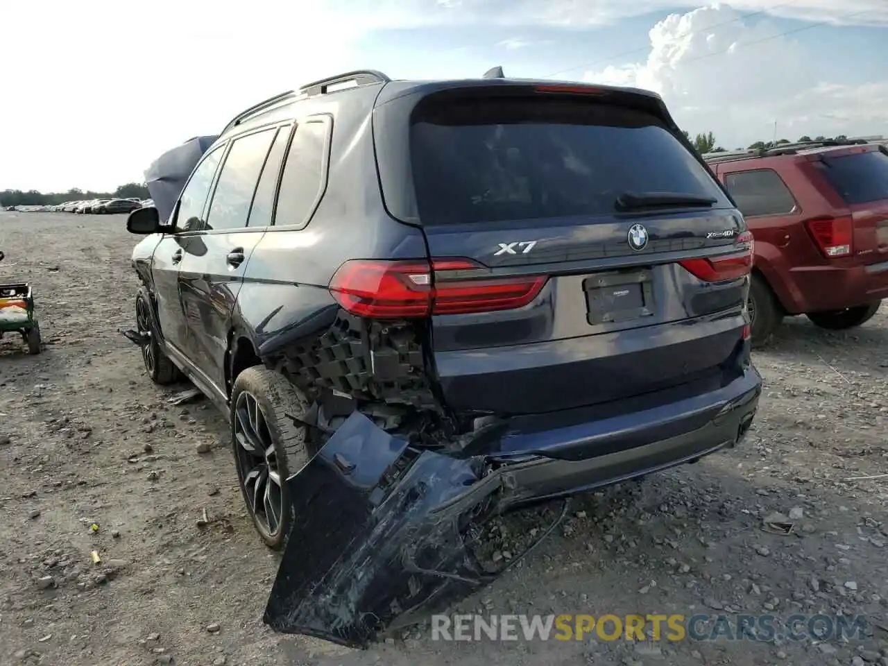 3 Photograph of a damaged car 5UXCW2C03L9C26960 BMW X7 2020