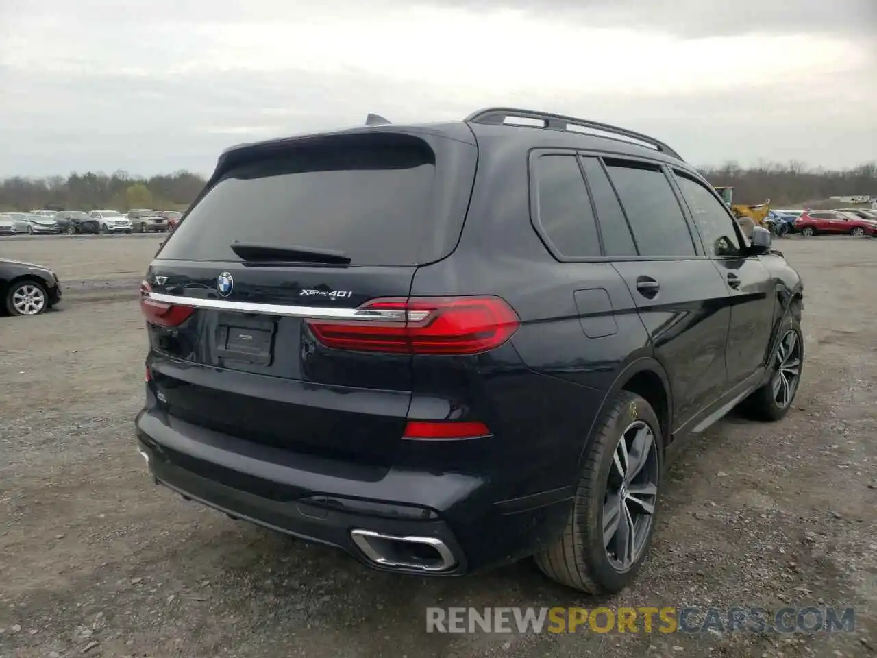 4 Photograph of a damaged car 5UXCW2C04L9A00135 BMW X7 2020