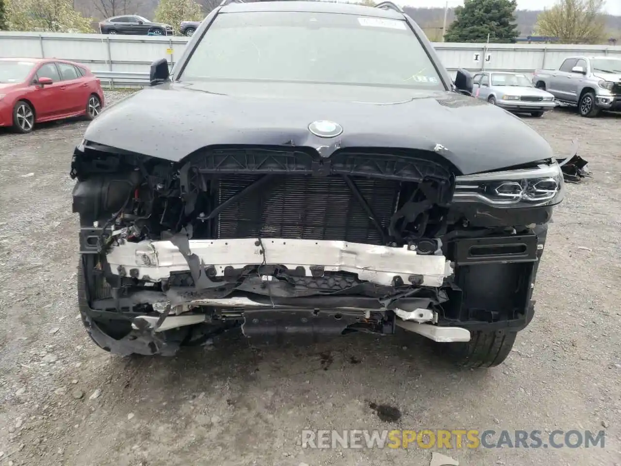 9 Photograph of a damaged car 5UXCW2C04L9A00135 BMW X7 2020