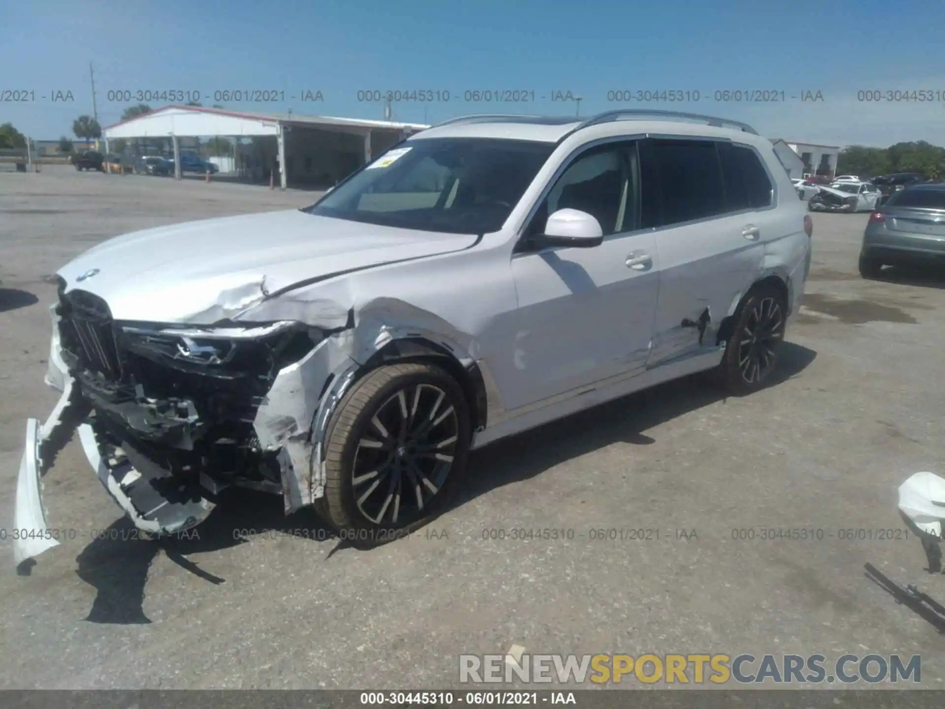 2 Photograph of a damaged car 5UXCW2C04L9A00586 BMW X7 2020