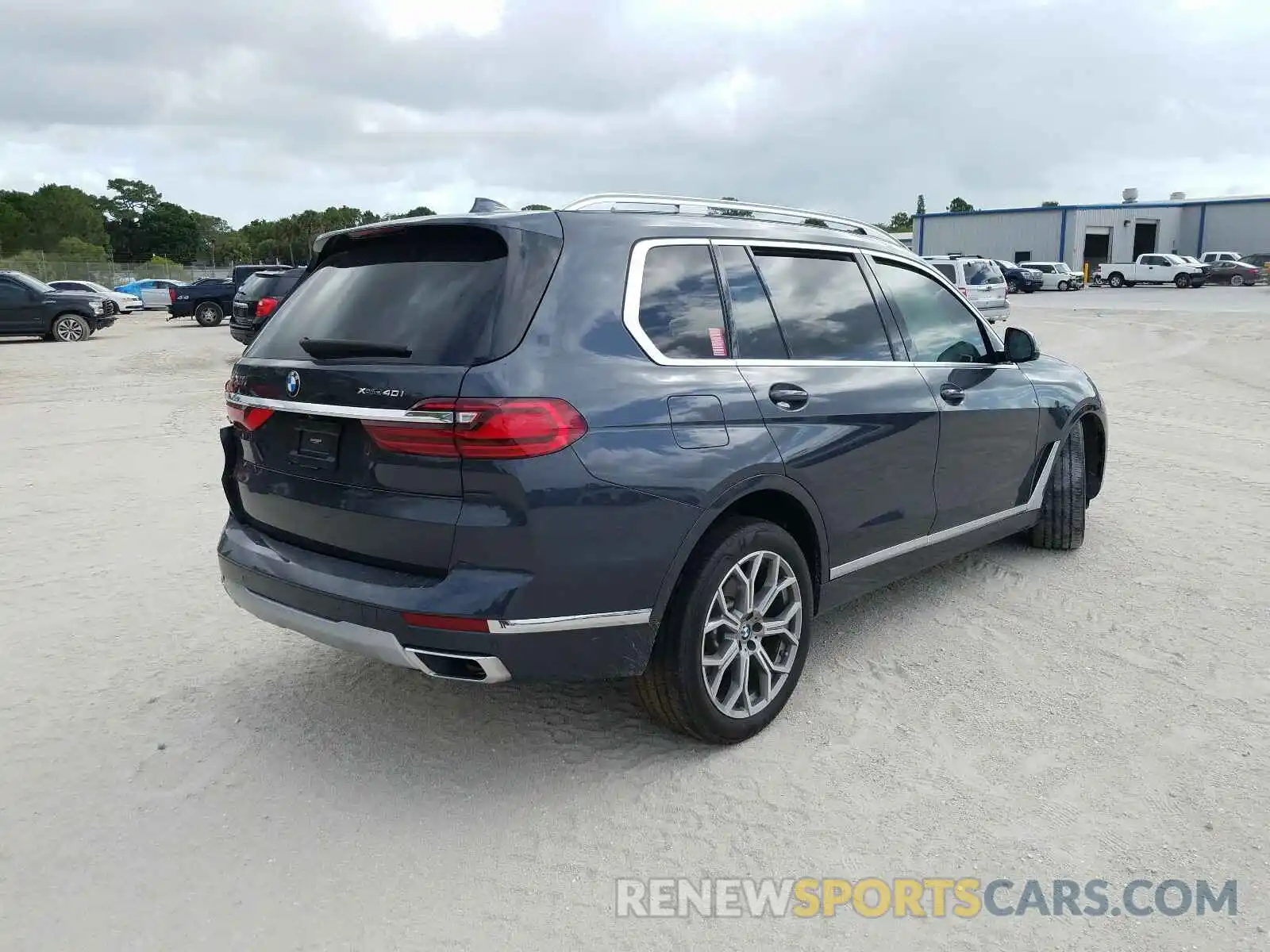 4 Photograph of a damaged car 5UXCW2C04L9A02046 BMW X7 2020