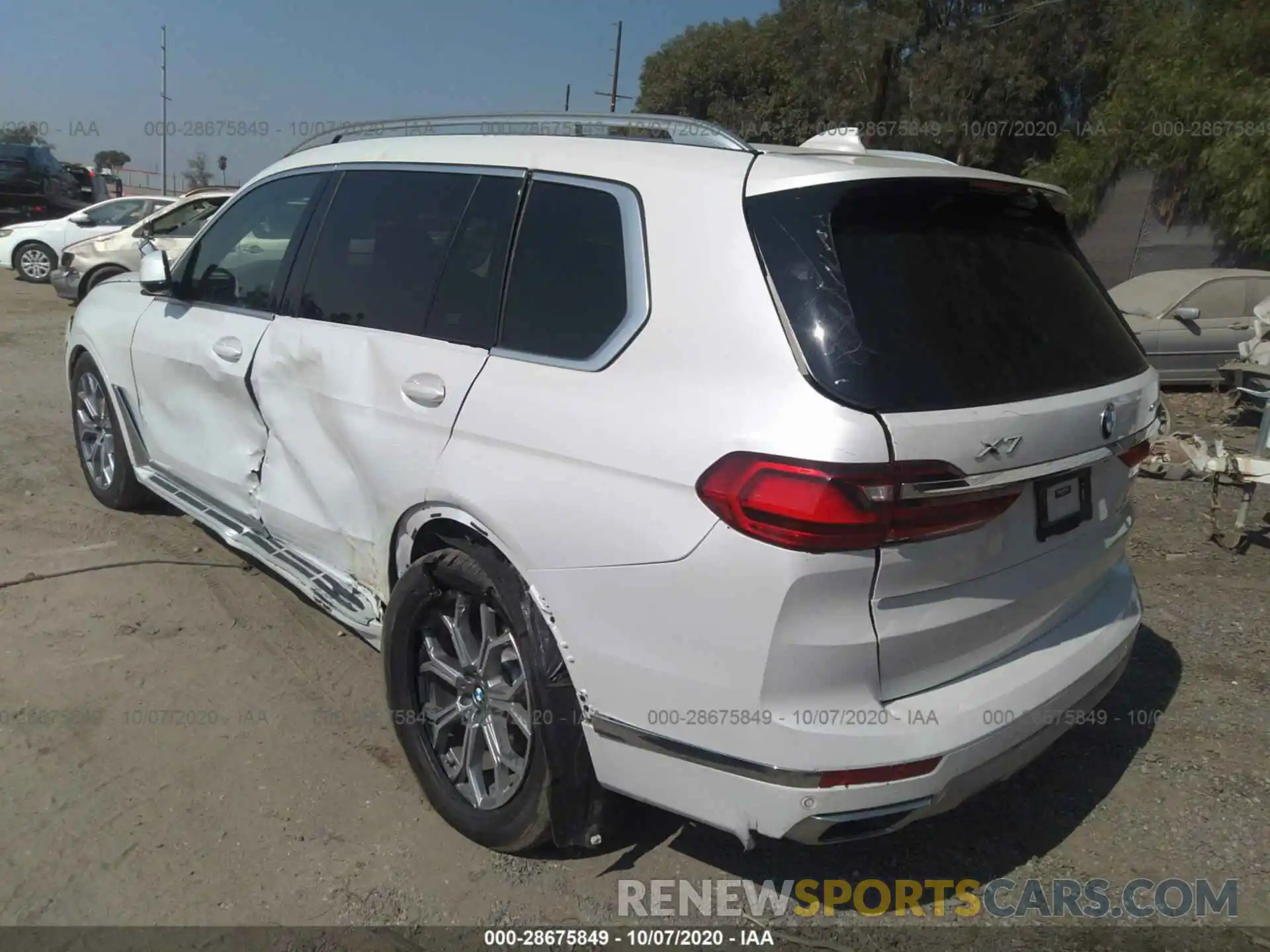 3 Photograph of a damaged car 5UXCW2C04L9A03844 BMW X7 2020