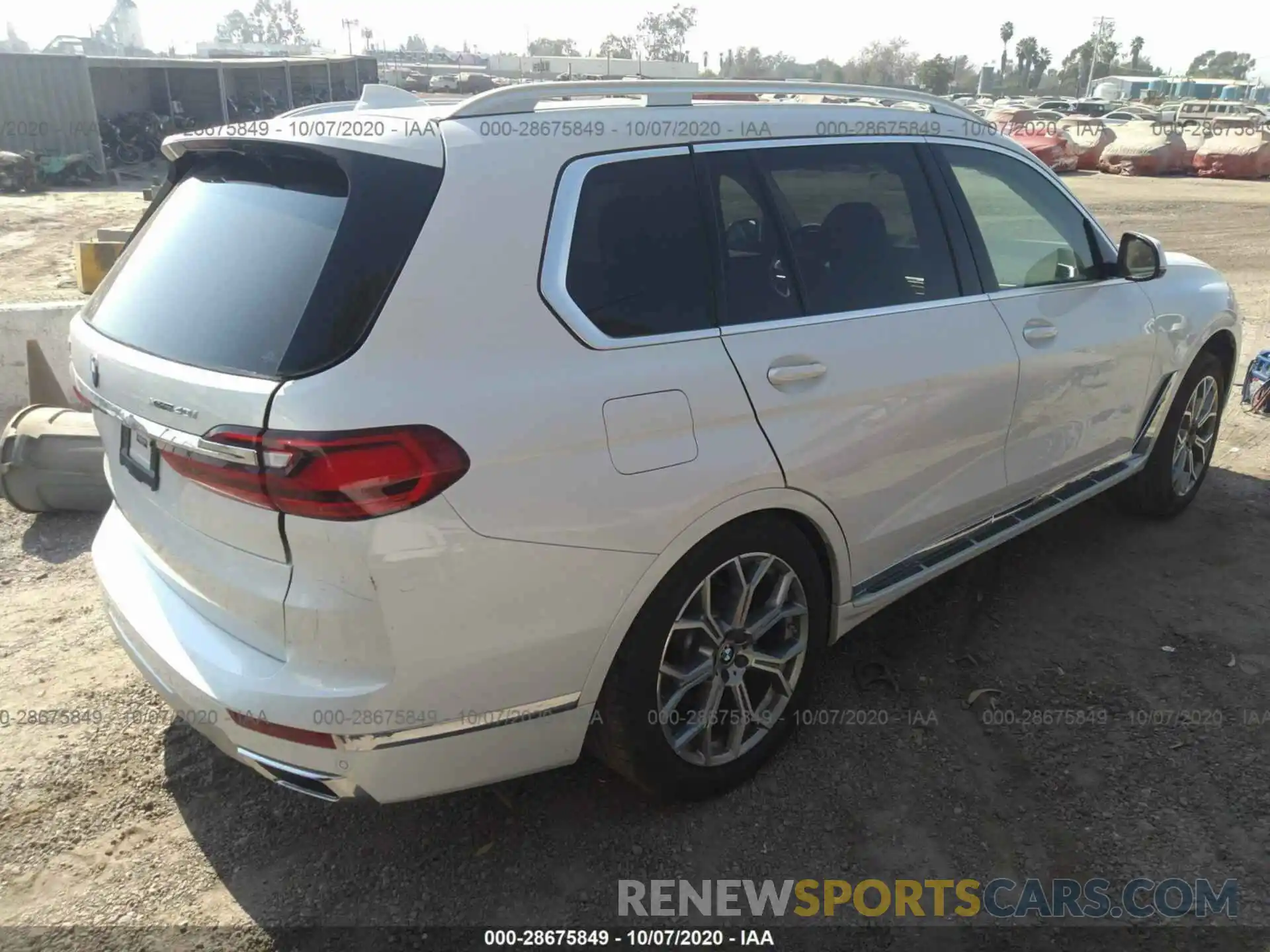 4 Photograph of a damaged car 5UXCW2C04L9A03844 BMW X7 2020