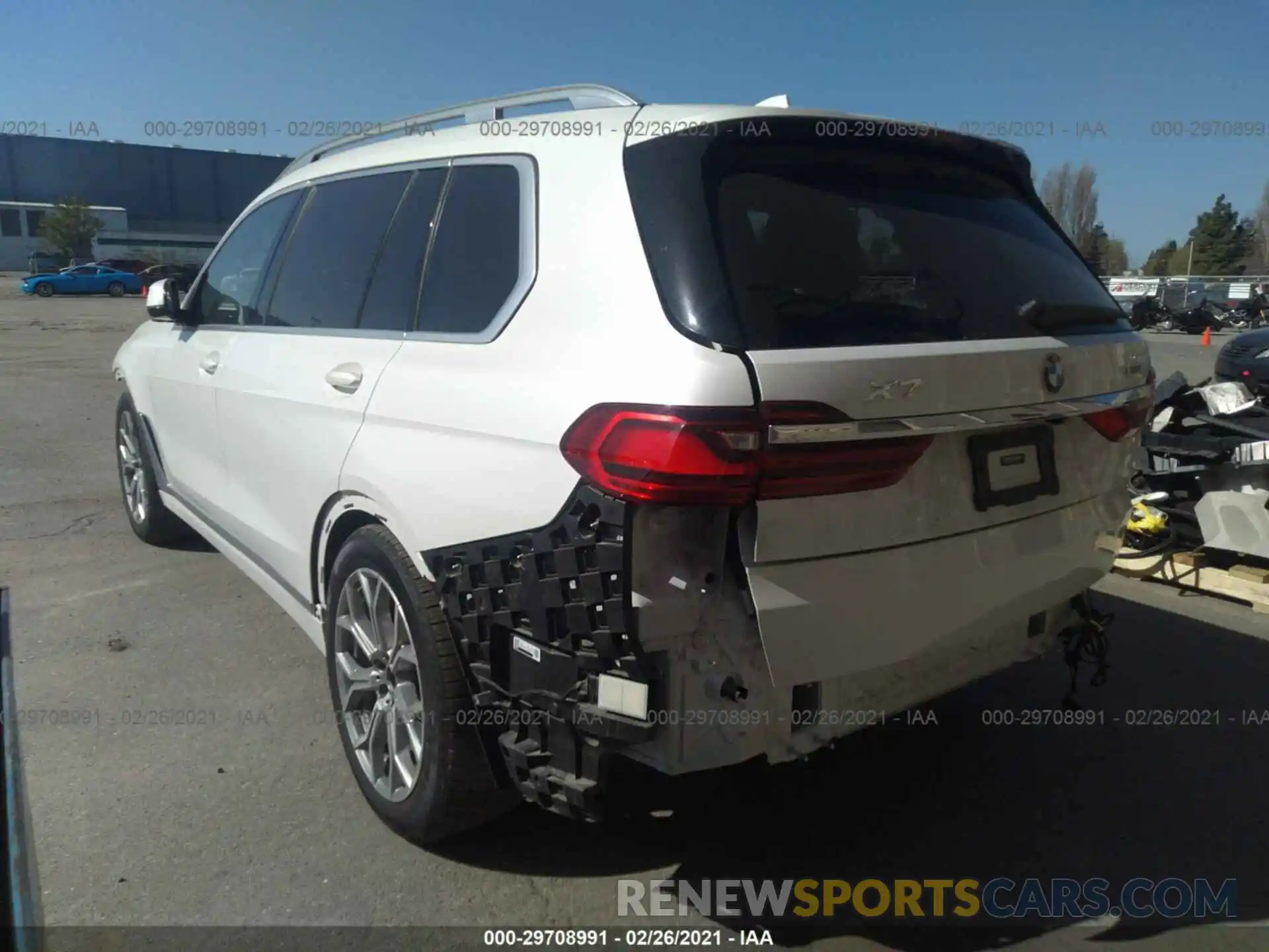 3 Photograph of a damaged car 5UXCW2C04L9B21683 BMW X7 2020