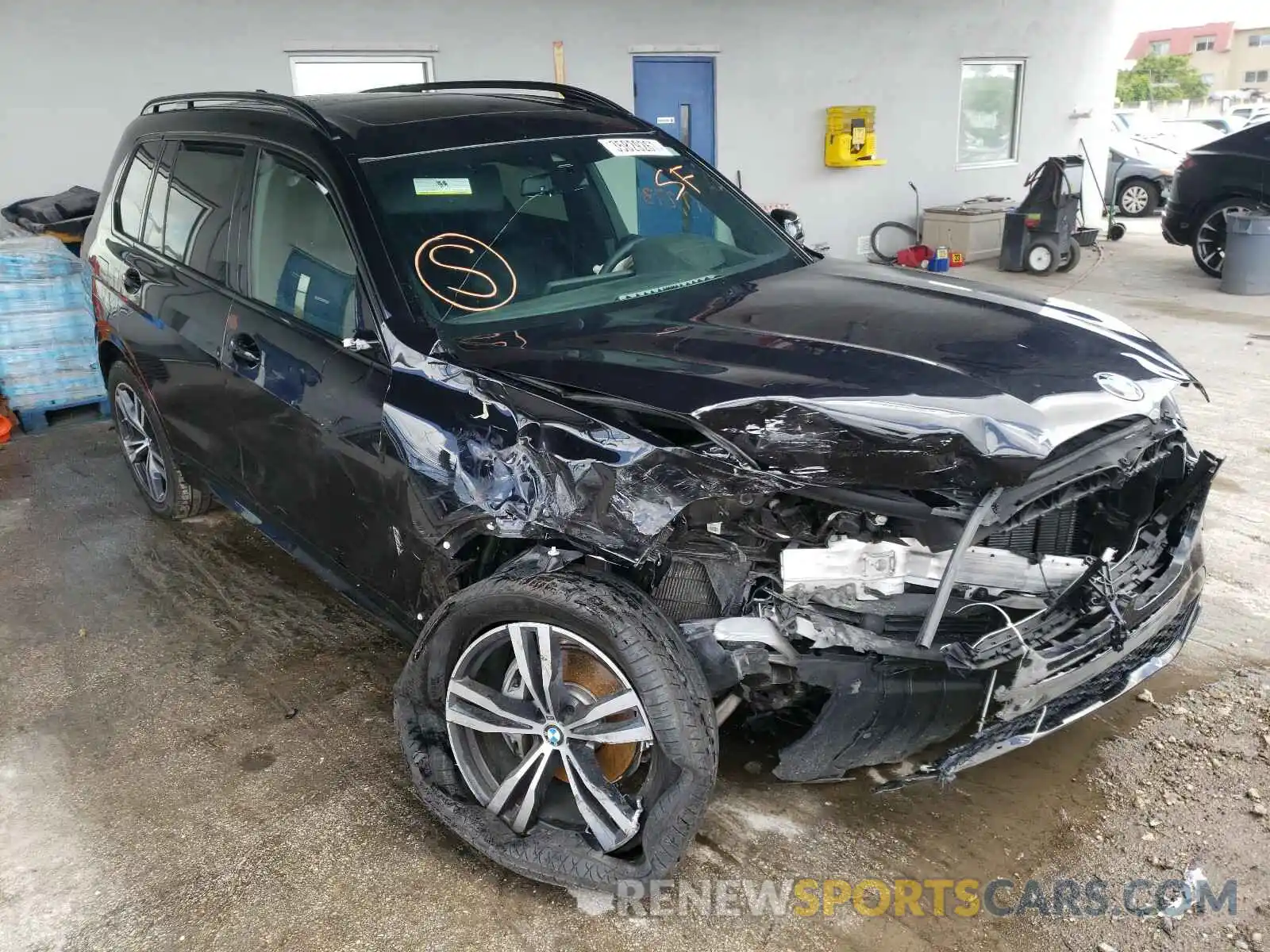 1 Photograph of a damaged car 5UXCW2C04L9B28844 BMW X7 2020