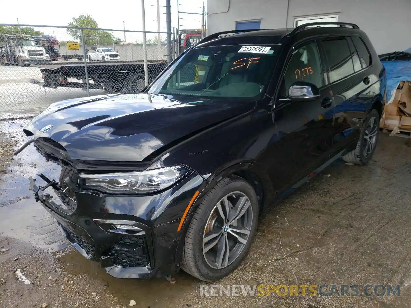 2 Photograph of a damaged car 5UXCW2C04L9B28844 BMW X7 2020