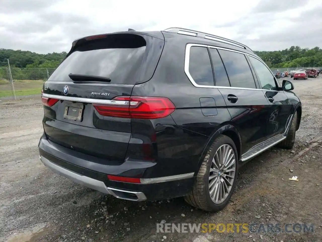 4 Photograph of a damaged car 5UXCW2C04L9C11383 BMW X7 2020