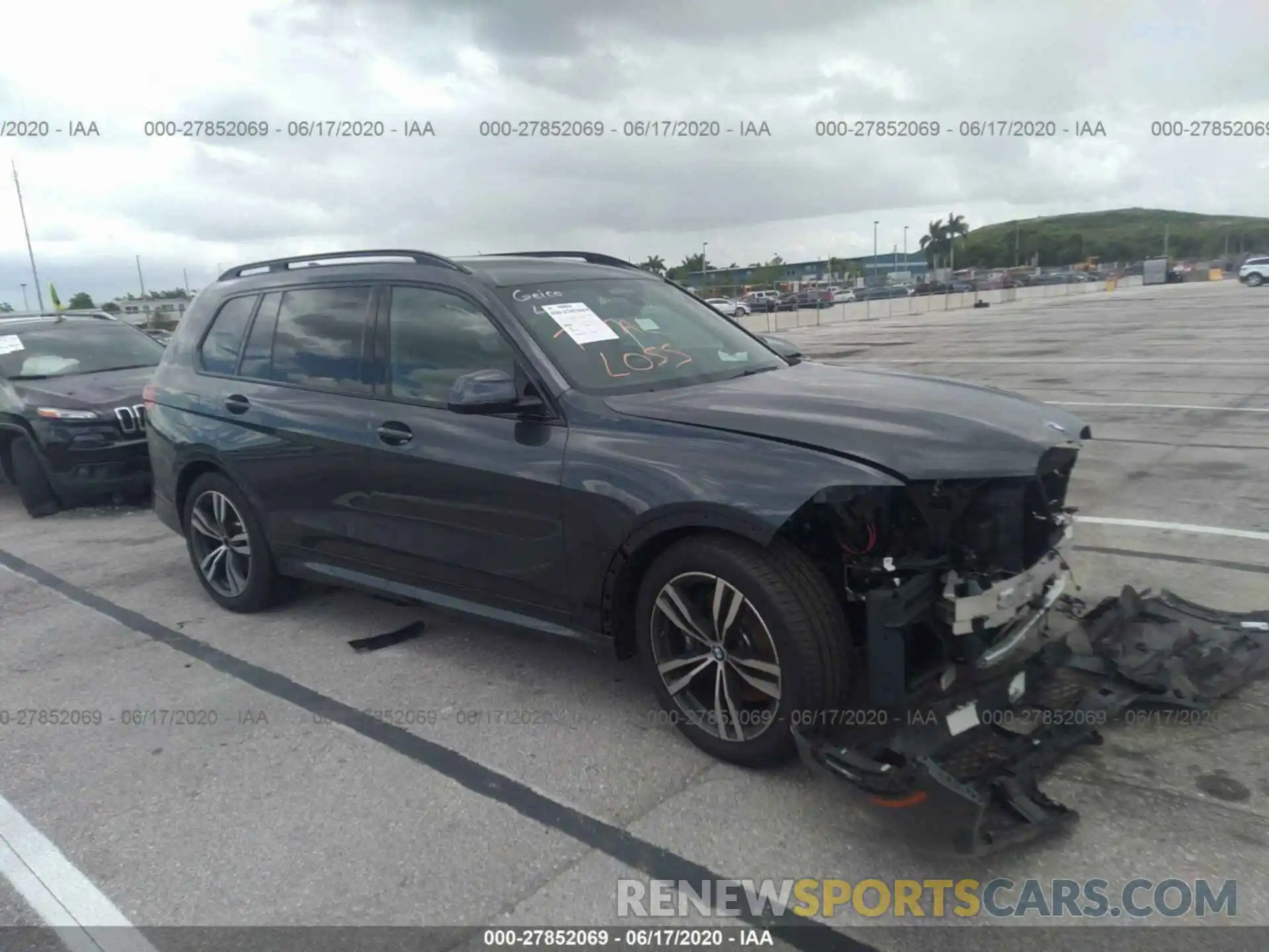 1 Photograph of a damaged car 5UXCW2C05L9B10949 BMW X7 2020