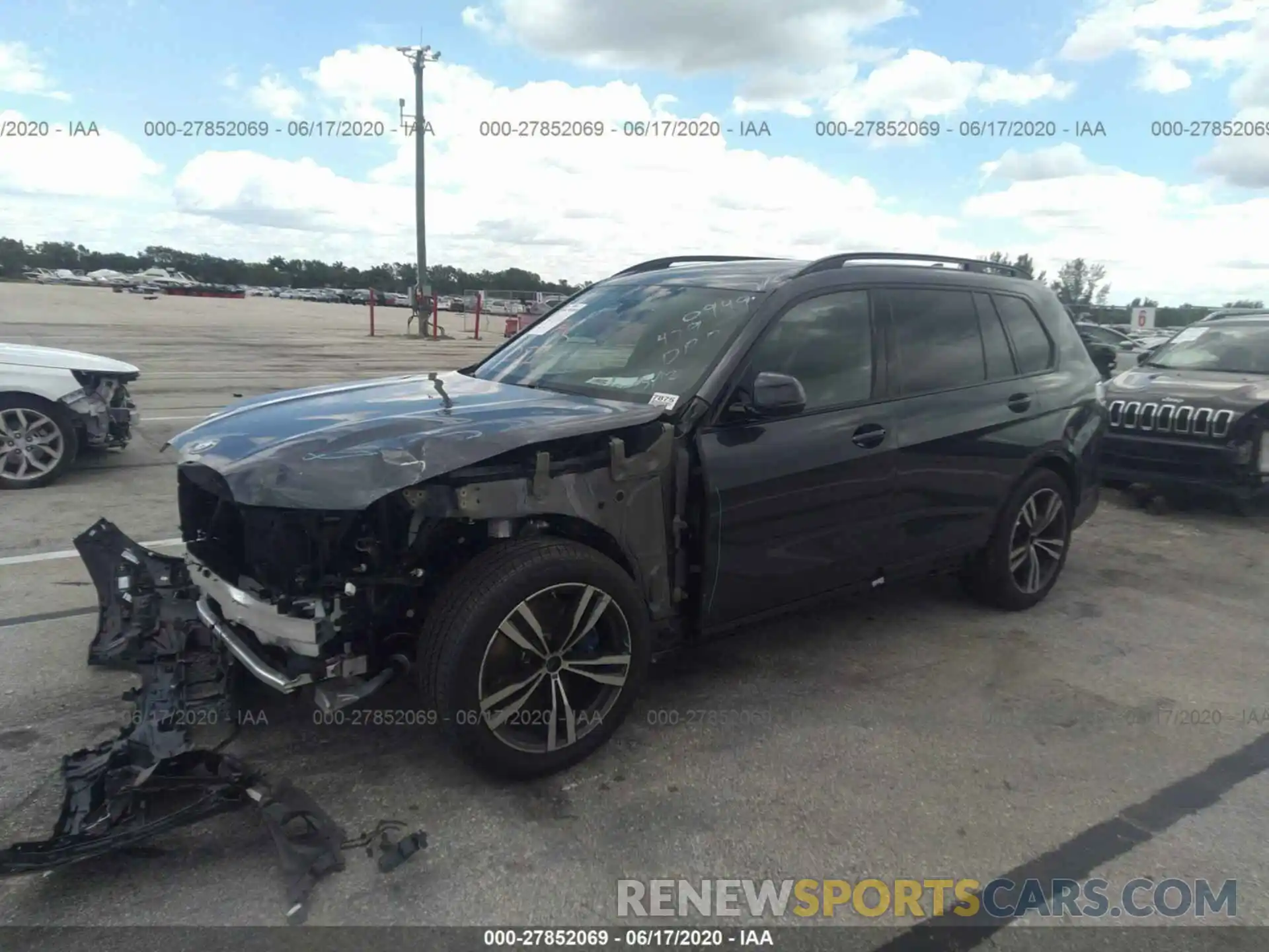 2 Photograph of a damaged car 5UXCW2C05L9B10949 BMW X7 2020