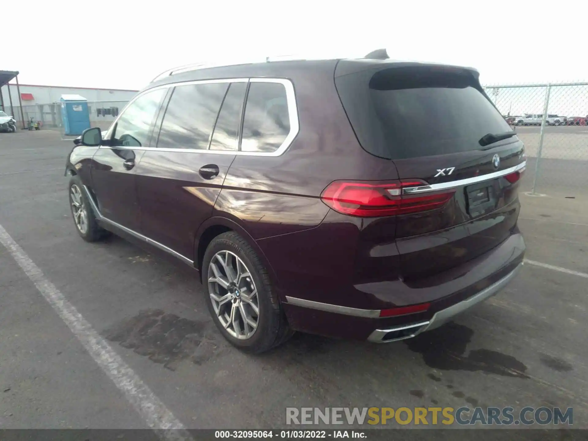 3 Photograph of a damaged car 5UXCW2C05L9B11681 BMW X7 2020