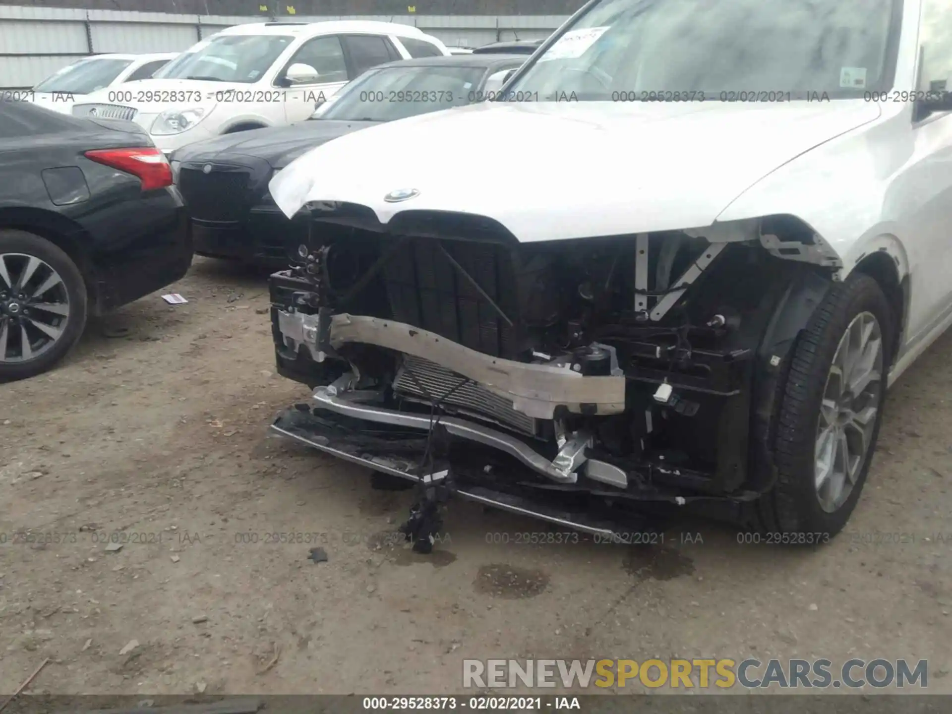 6 Photograph of a damaged car 5UXCW2C05L9B19201 BMW X7 2020