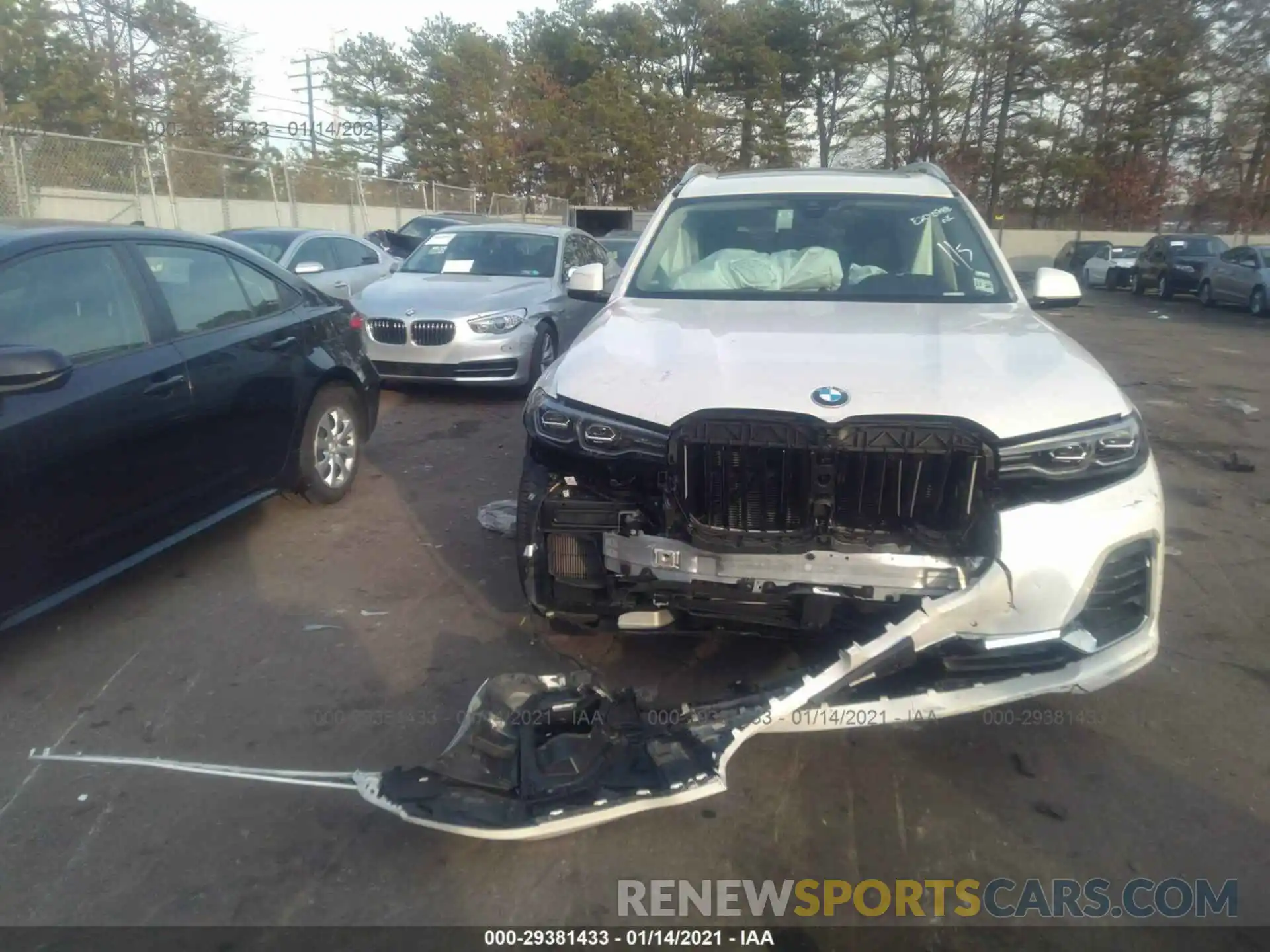 6 Photograph of a damaged car 5UXCW2C05L9B38170 BMW X7 2020