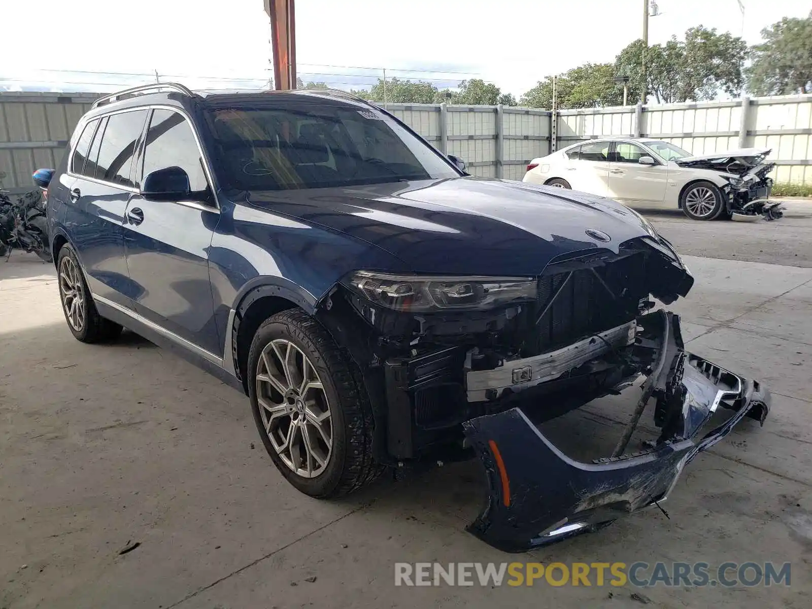 1 Photograph of a damaged car 5UXCW2C05L9B61223 BMW X7 2020