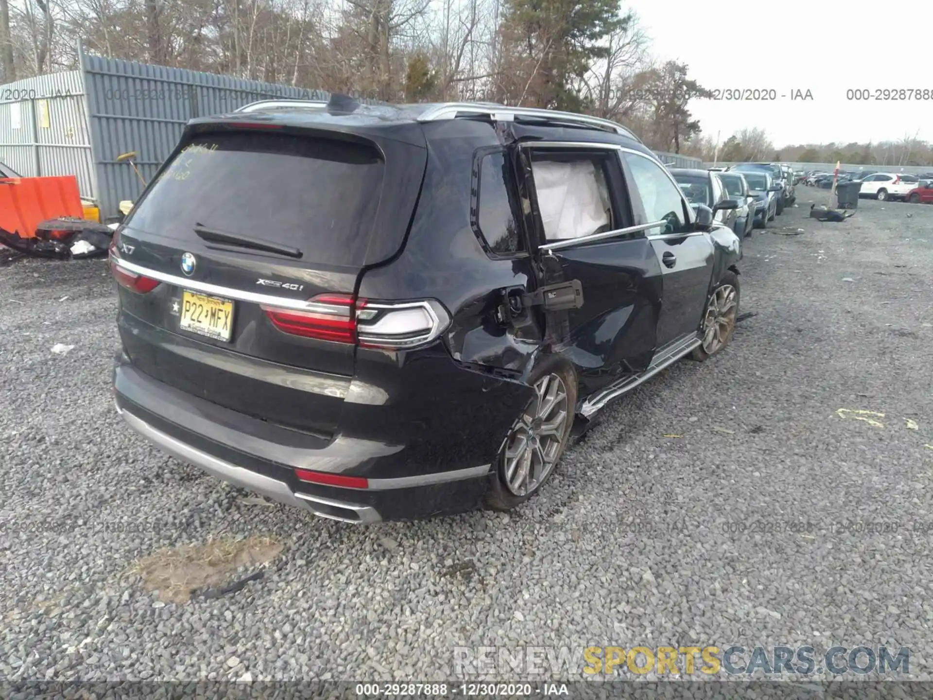 4 Photograph of a damaged car 5UXCW2C05L9C07648 BMW X7 2020