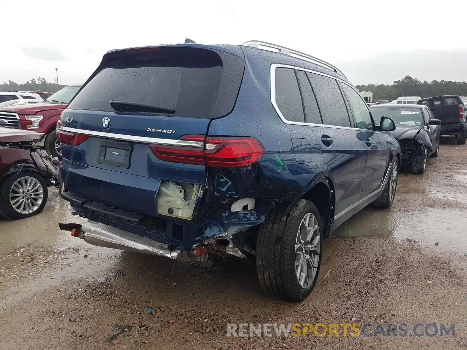 4 Photograph of a damaged car 5UXCW2C05L9C37300 BMW X7 2020