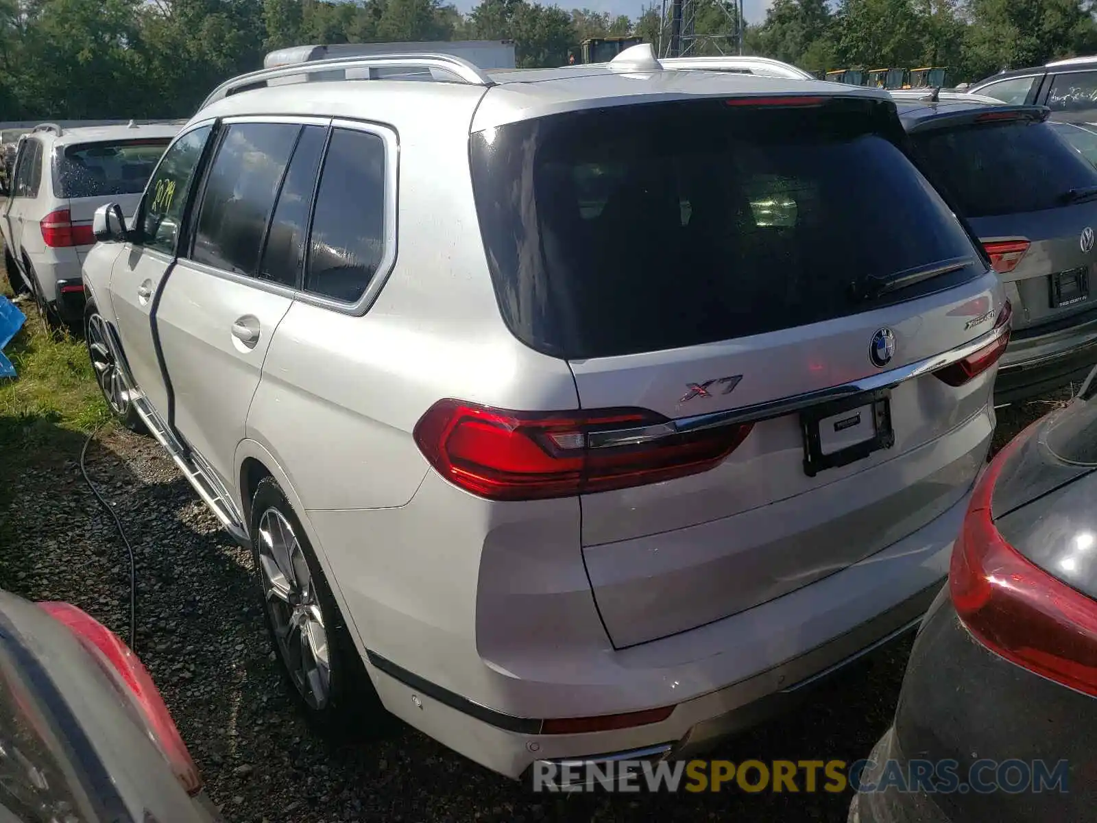 3 Photograph of a damaged car 5UXCW2C06L9A00962 BMW X7 2020