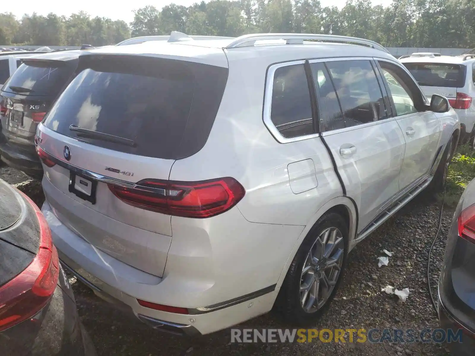 4 Photograph of a damaged car 5UXCW2C06L9A00962 BMW X7 2020