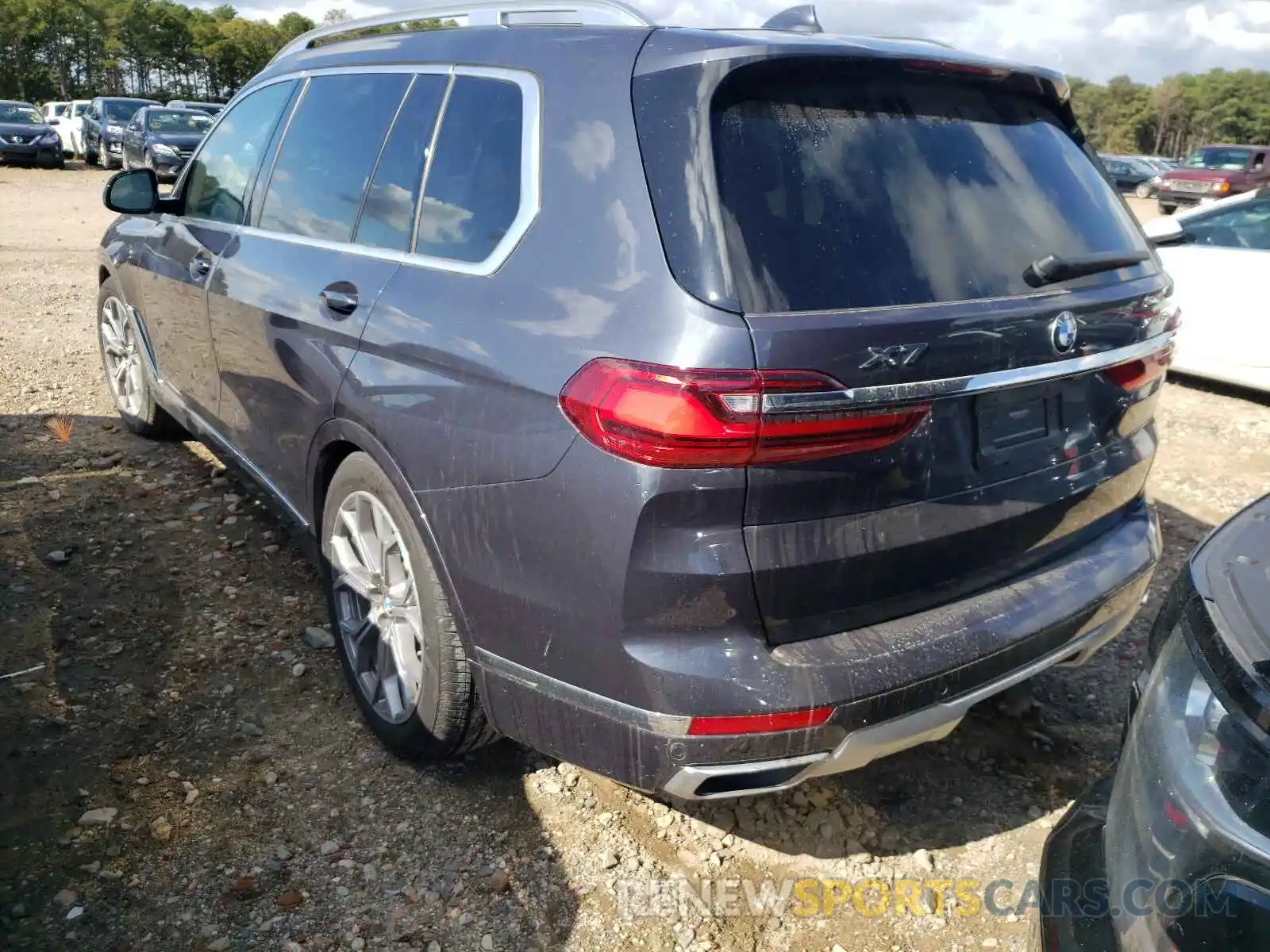 3 Photograph of a damaged car 5UXCW2C06L9B10555 BMW X7 2020