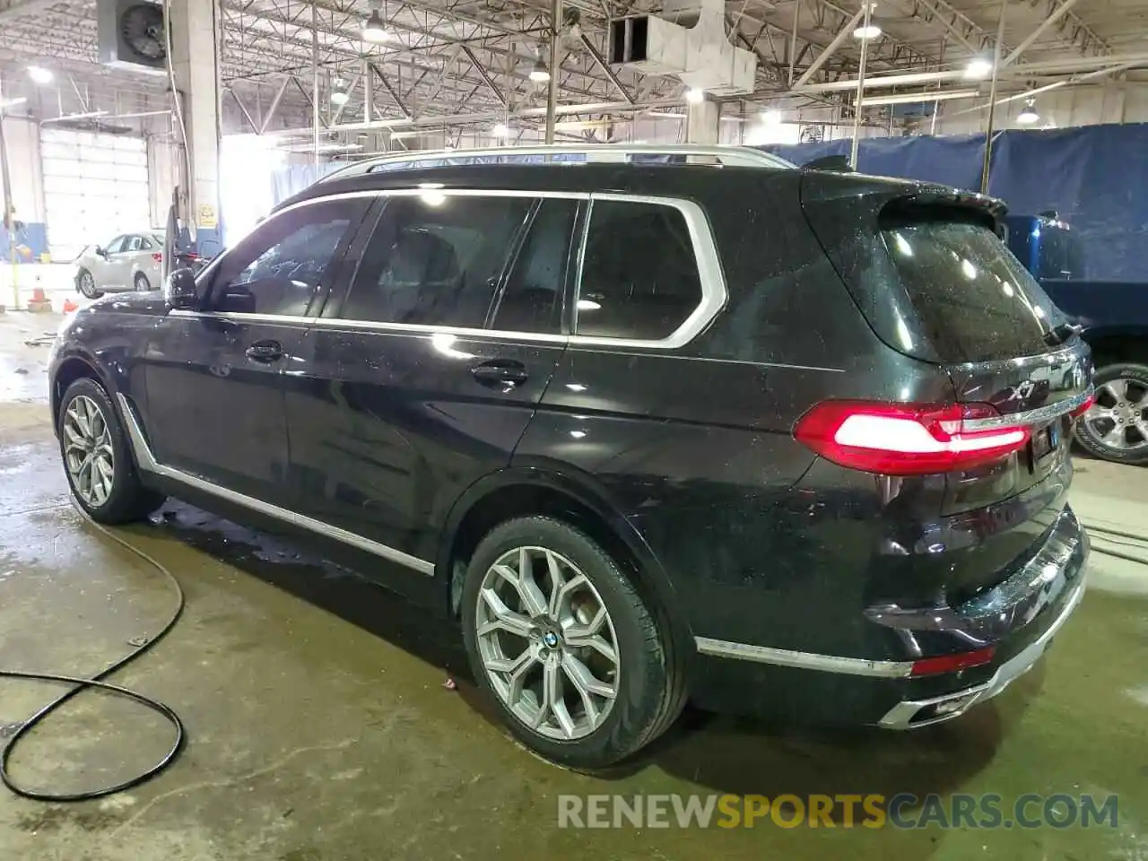 2 Photograph of a damaged car 5UXCW2C06L9B13469 BMW X7 2020