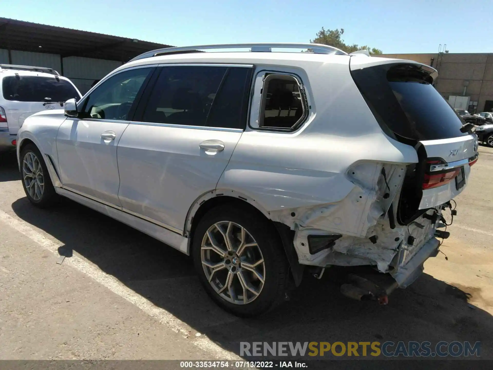 3 Photograph of a damaged car 5UXCW2C06L9B56564 BMW X7 2020