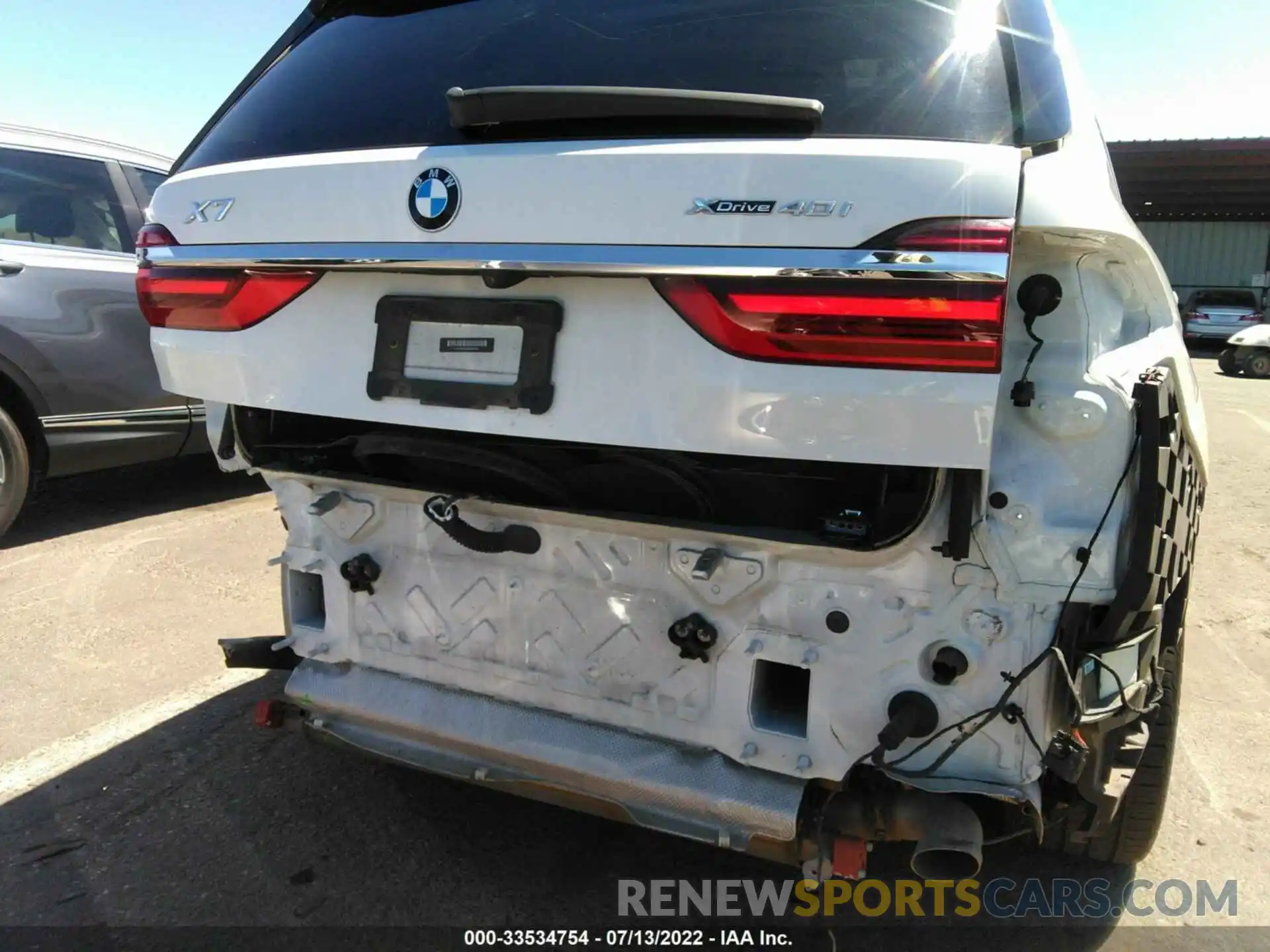 6 Photograph of a damaged car 5UXCW2C06L9B56564 BMW X7 2020