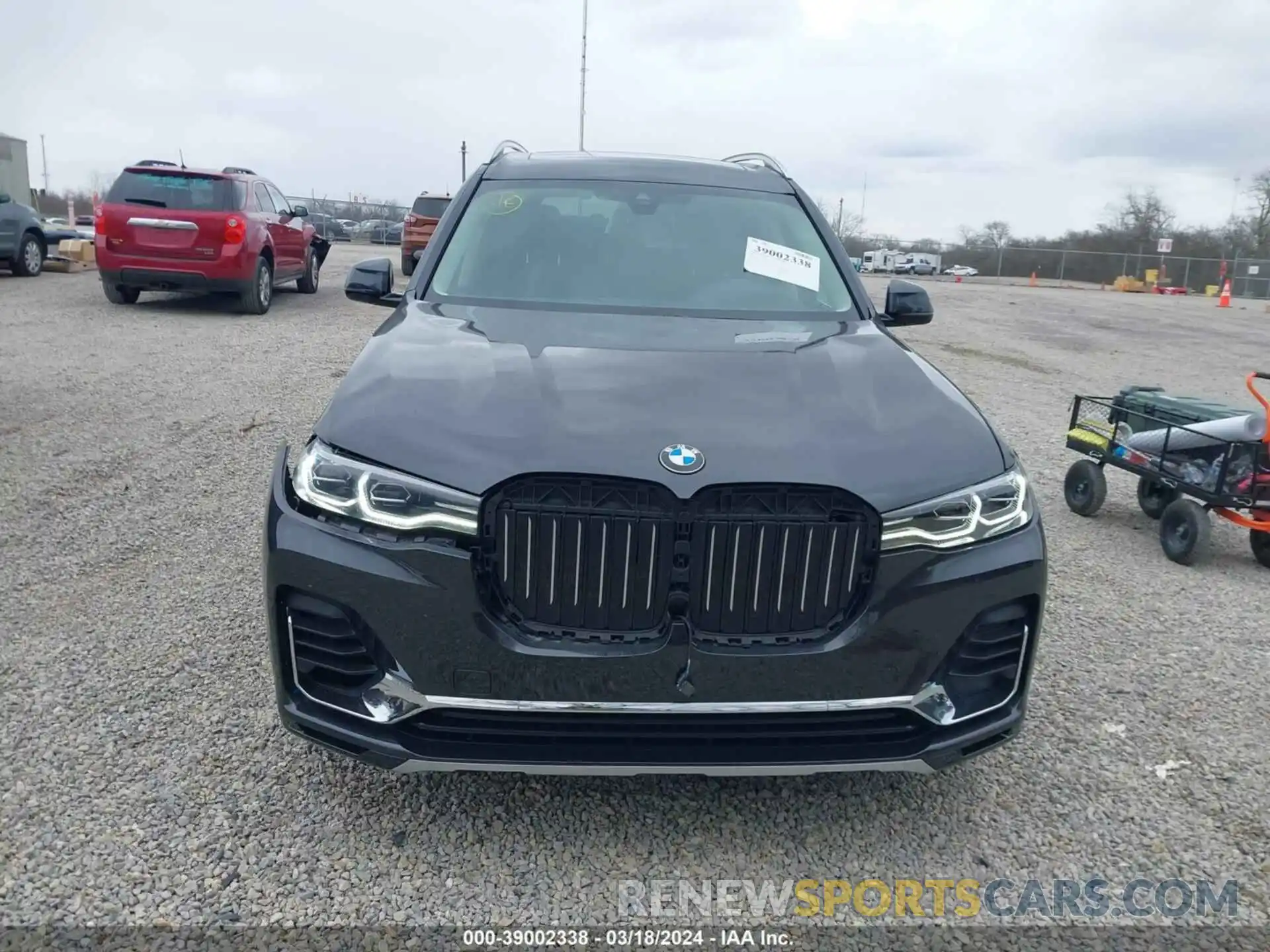 13 Photograph of a damaged car 5UXCW2C06L9C00126 BMW X7 2020