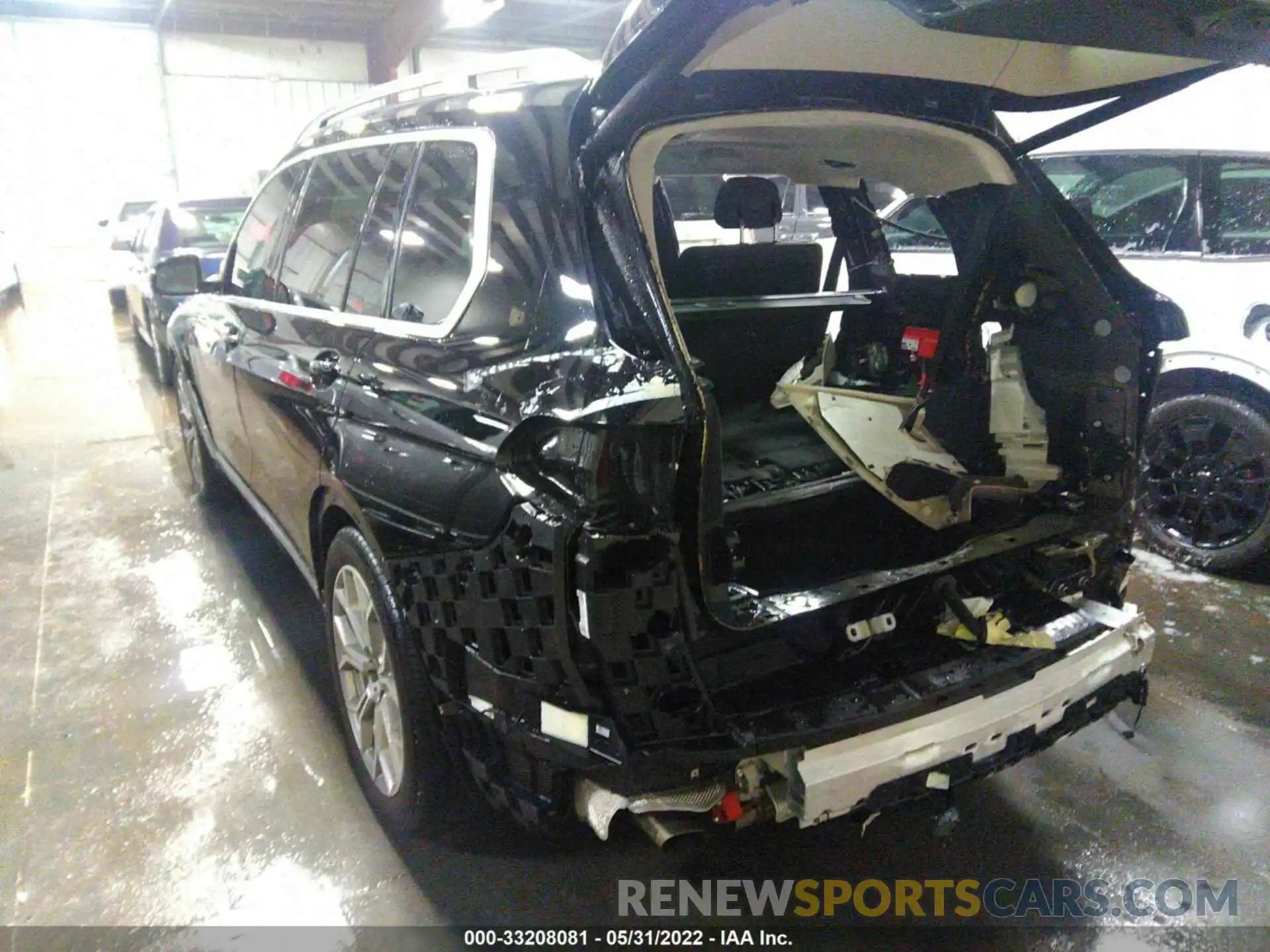 3 Photograph of a damaged car 5UXCW2C06L9C75747 BMW X7 2020