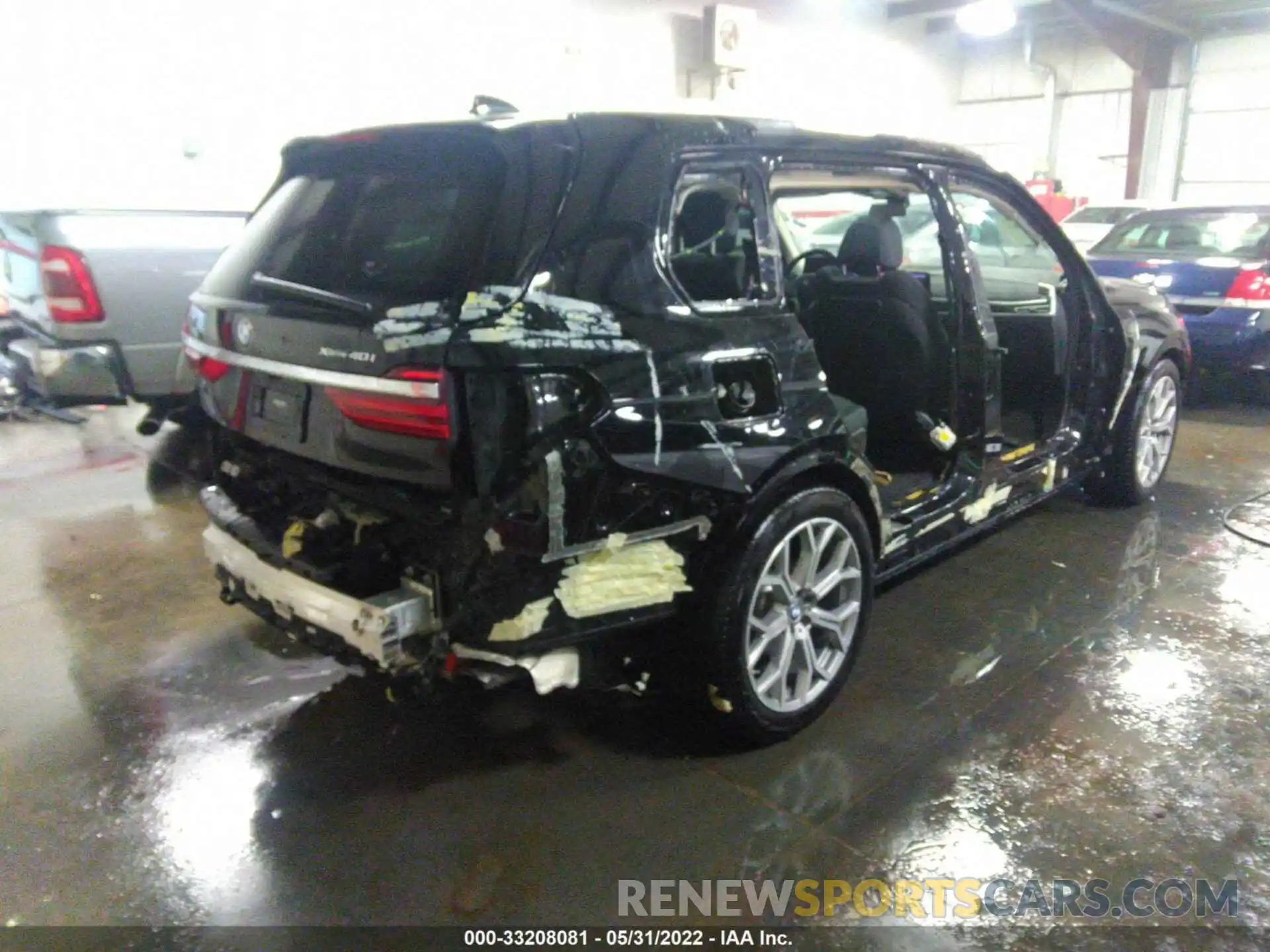 4 Photograph of a damaged car 5UXCW2C06L9C75747 BMW X7 2020