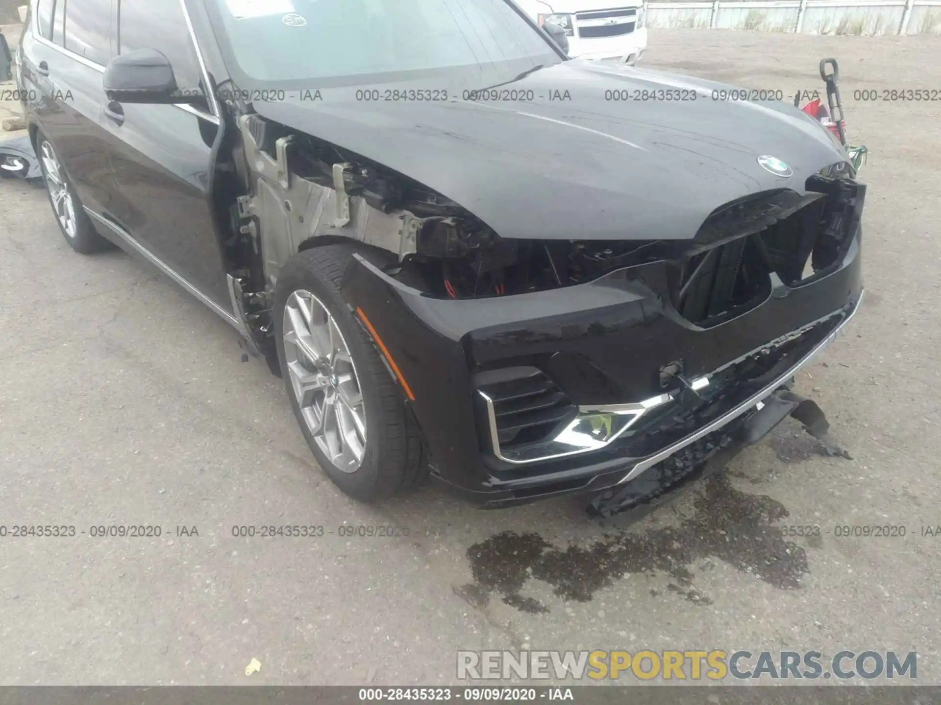 6 Photograph of a damaged car 5UXCW2C07L9A02168 BMW X7 2020