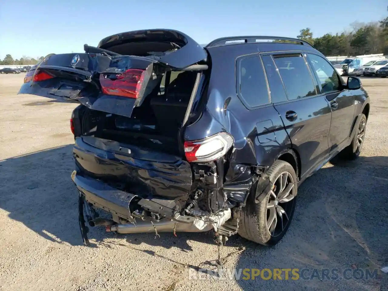 4 Photograph of a damaged car 5UXCW2C07L9B20110 BMW X7 2020