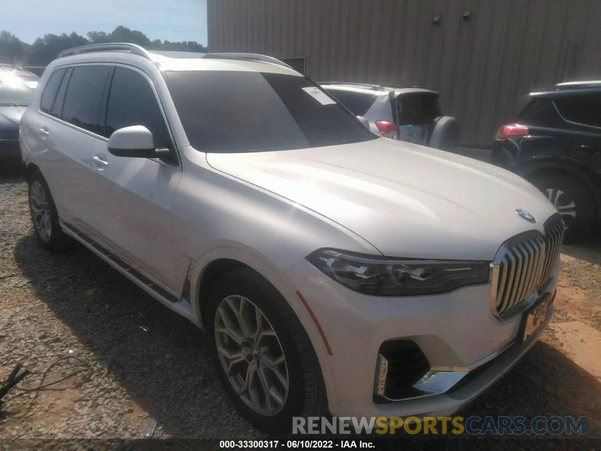 1 Photograph of a damaged car 5UXCW2C07L9B38588 BMW X7 2020