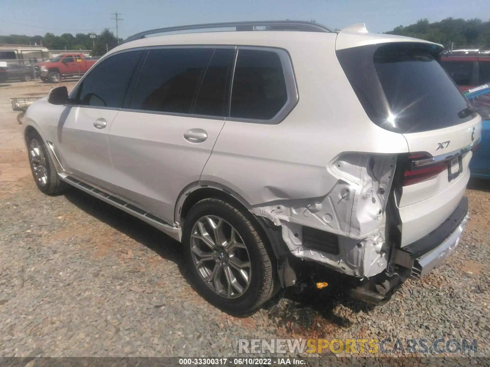 3 Photograph of a damaged car 5UXCW2C07L9B38588 BMW X7 2020