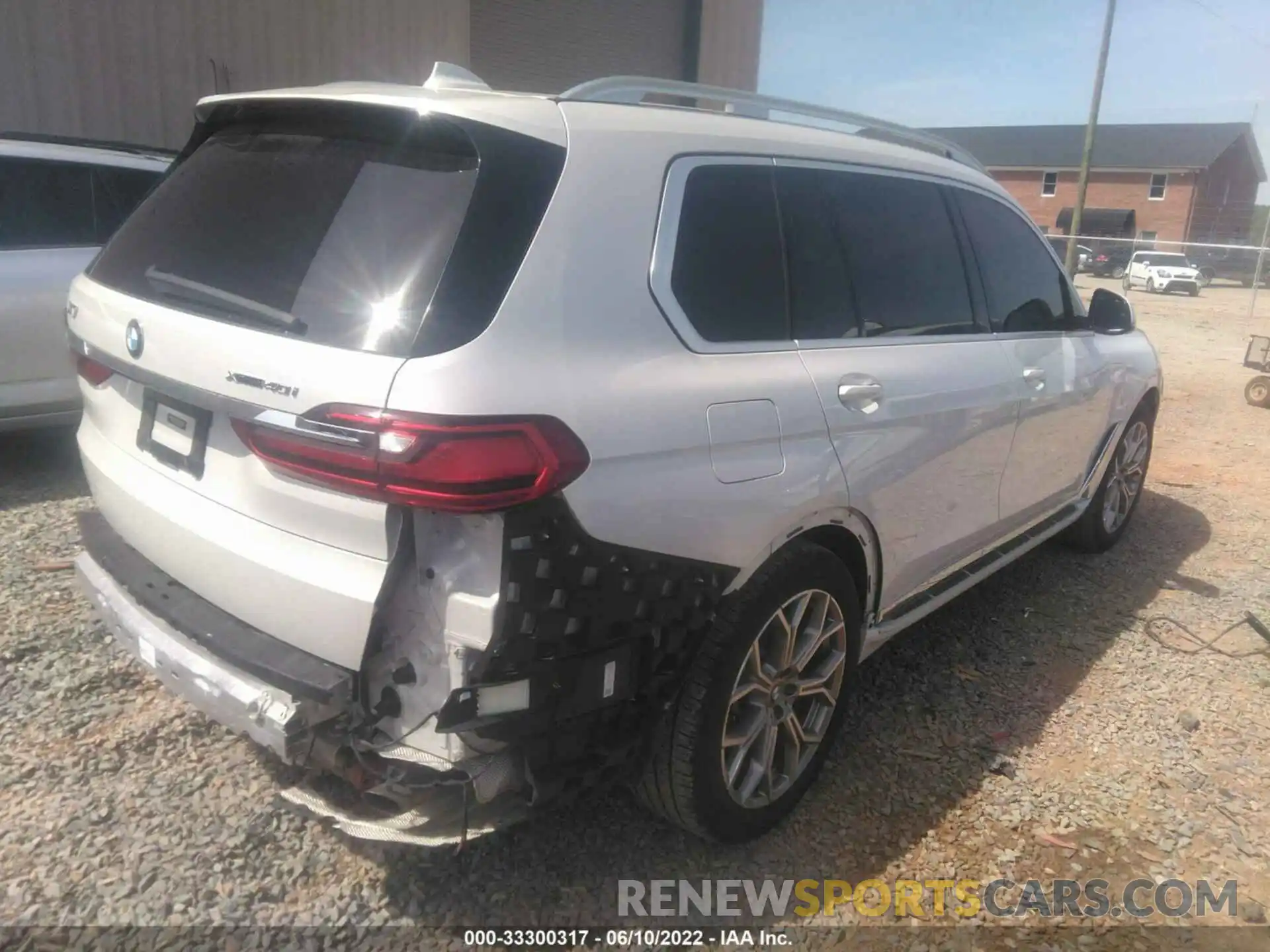 4 Photograph of a damaged car 5UXCW2C07L9B38588 BMW X7 2020