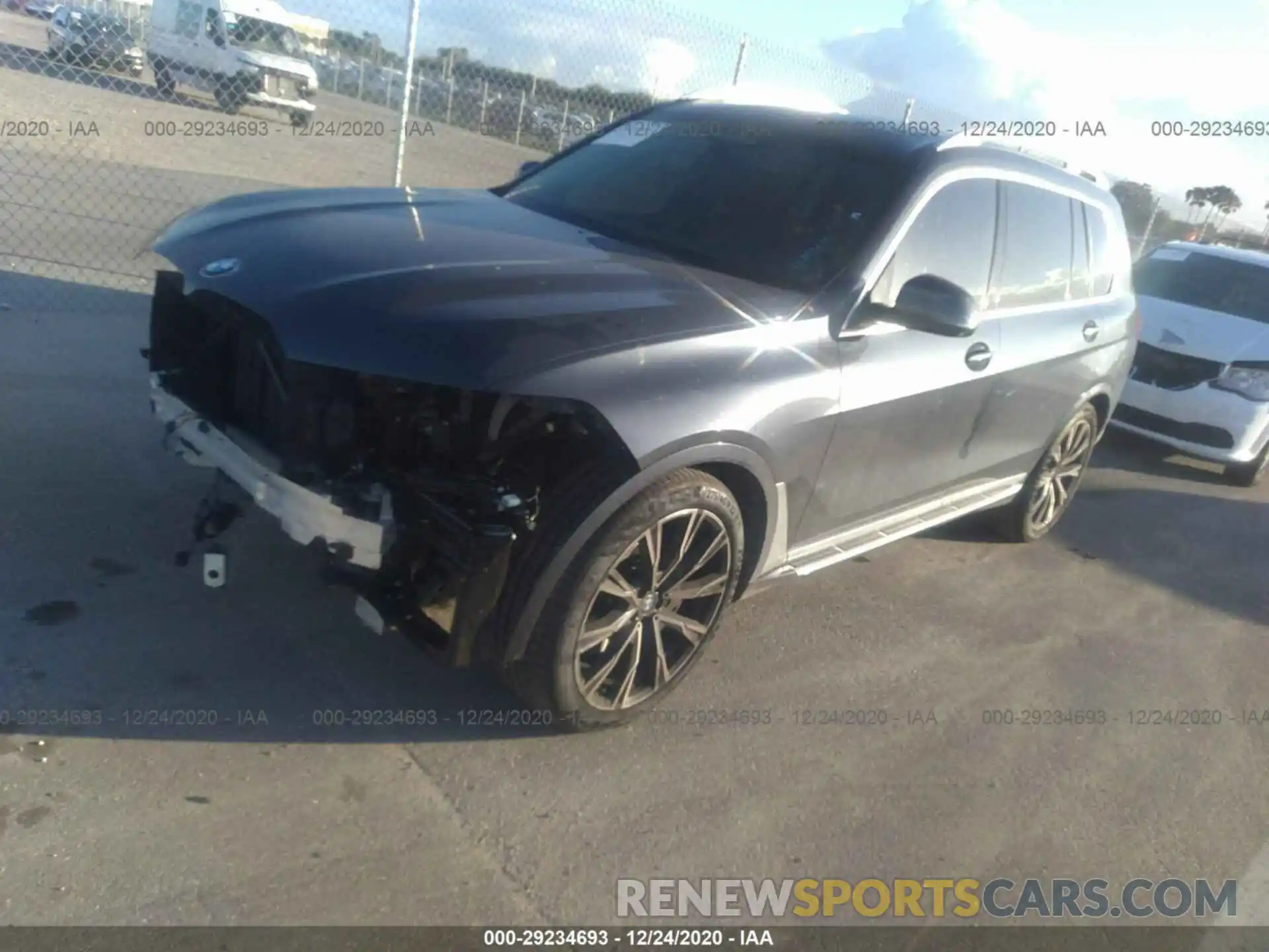 2 Photograph of a damaged car 5UXCW2C07L9B94417 BMW X7 2020