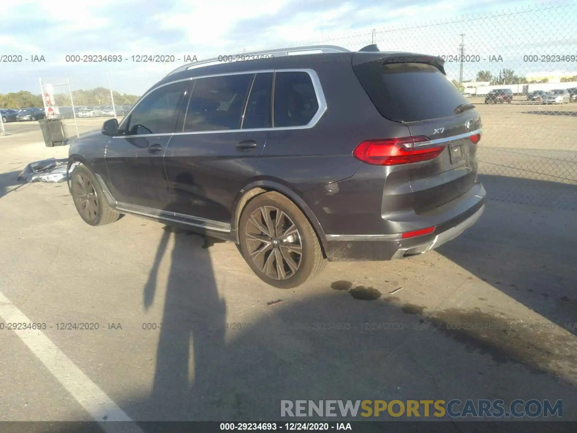 3 Photograph of a damaged car 5UXCW2C07L9B94417 BMW X7 2020